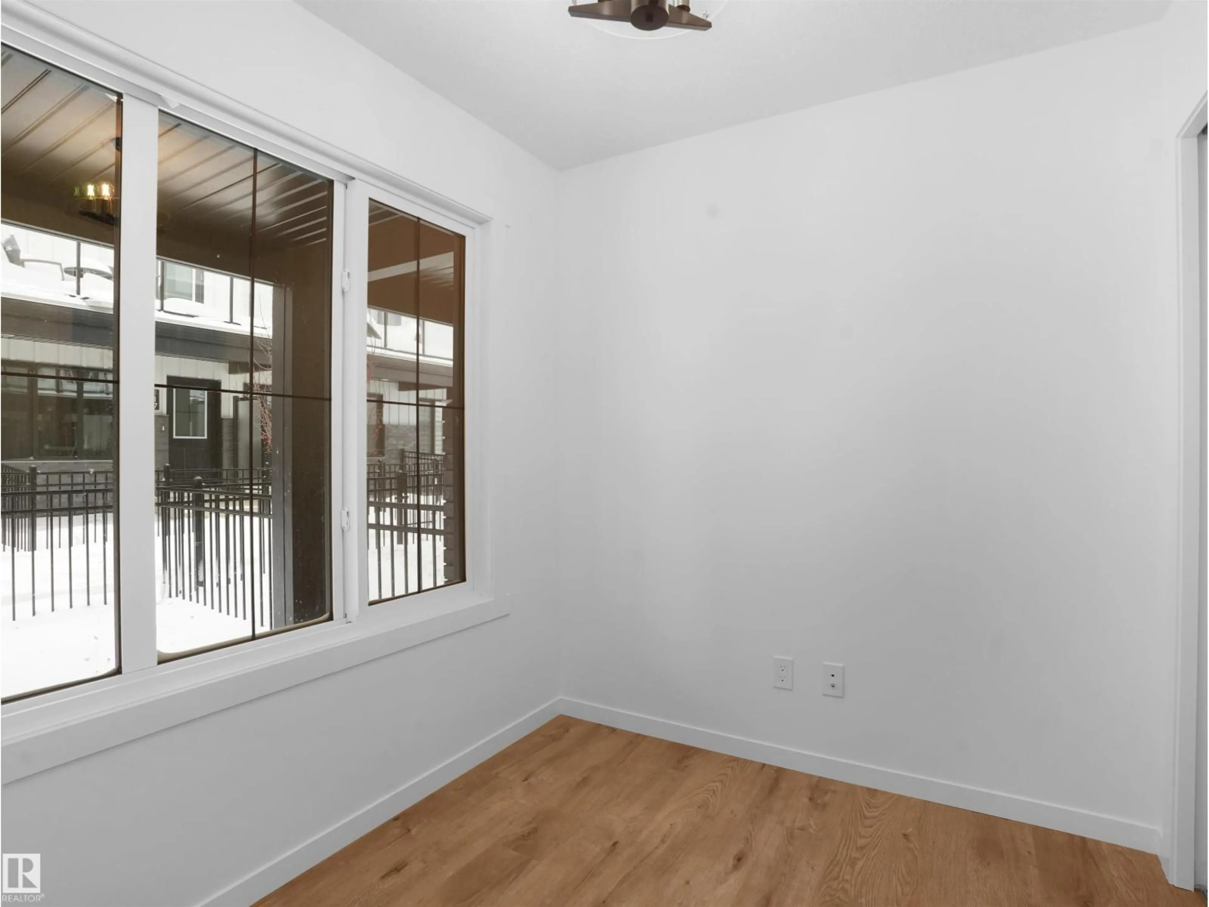 A pic of a room for 11 29 AIRPORT RD NW, Edmonton Alberta T5G2P9