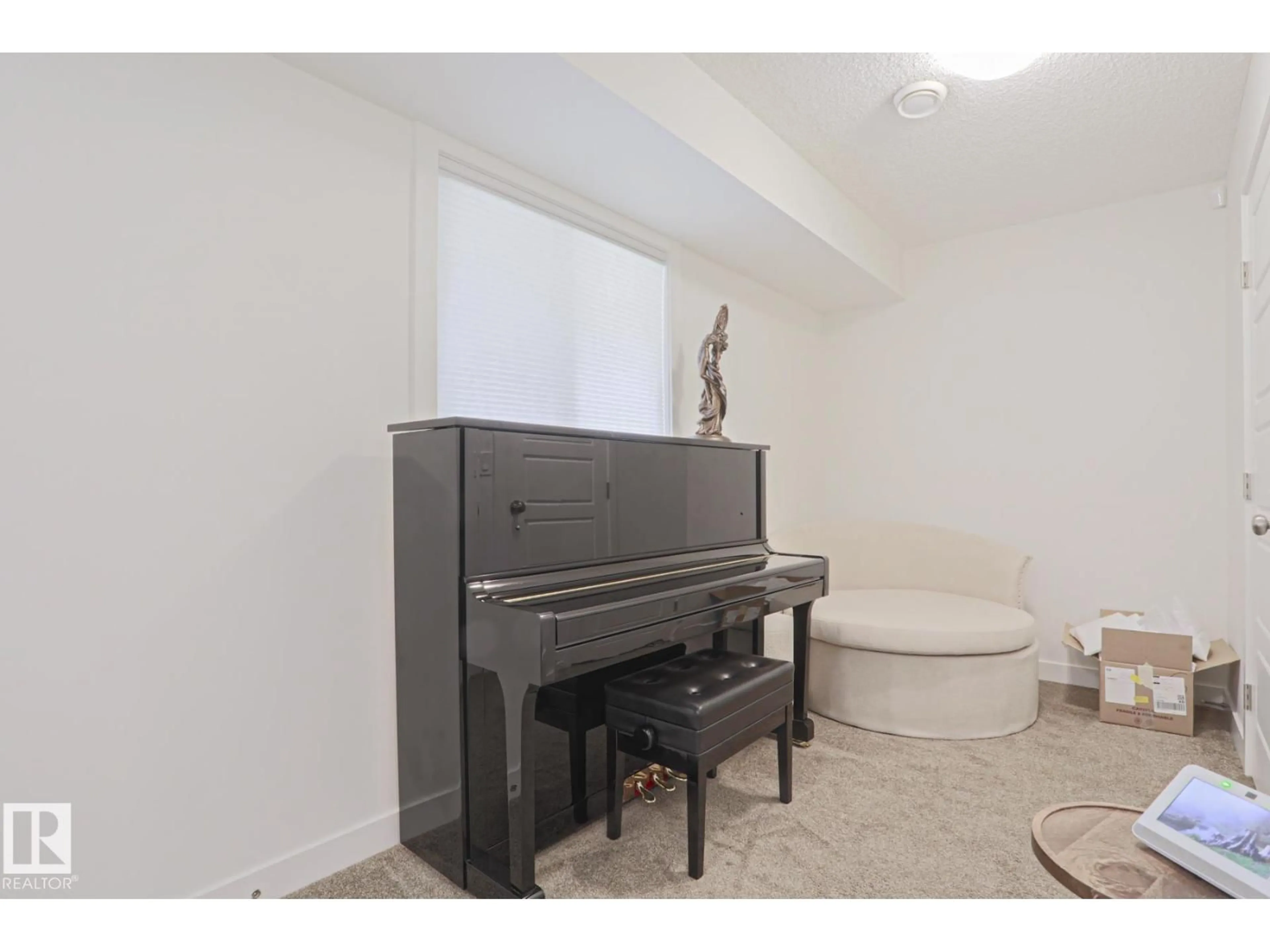 A pic of a room for 33 16903 68 ST NW, Edmonton Alberta T5Z0R1