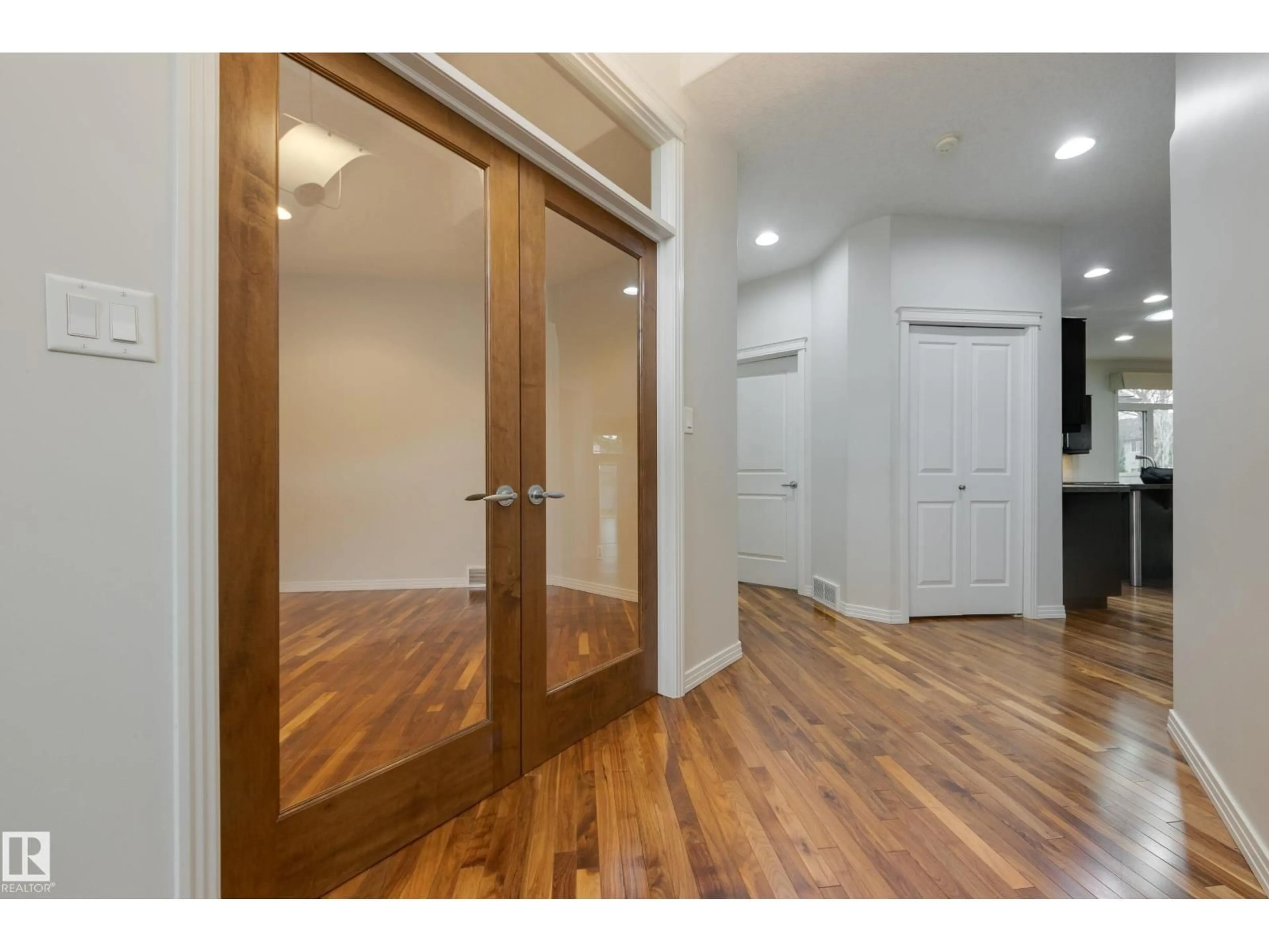 Indoor entryway for 1906 LEMIEUX CT, Edmonton Alberta T6R3T5