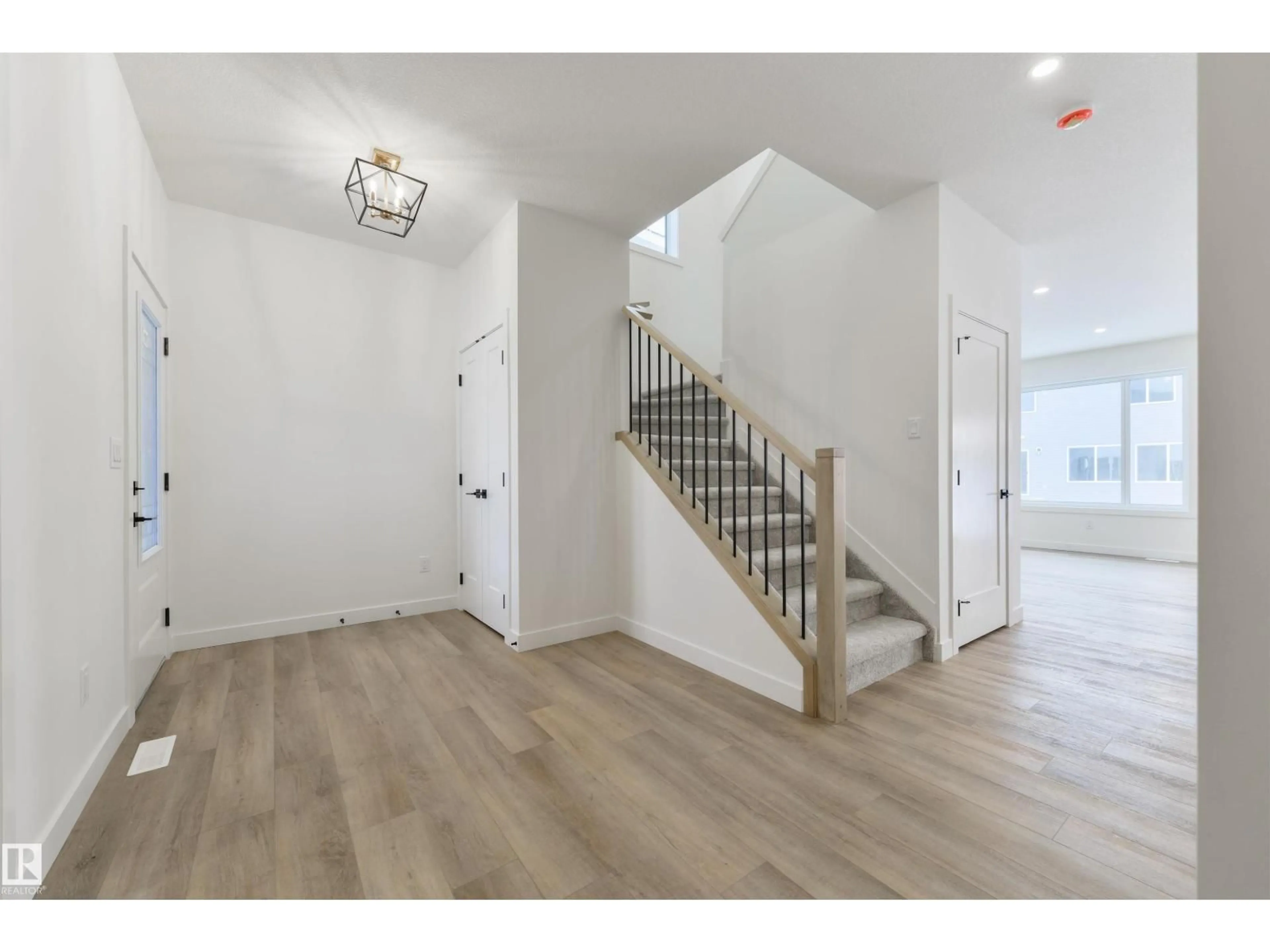 Indoor entryway for 162 CALDEON CR, Spruce Grove Alberta T7X4E3