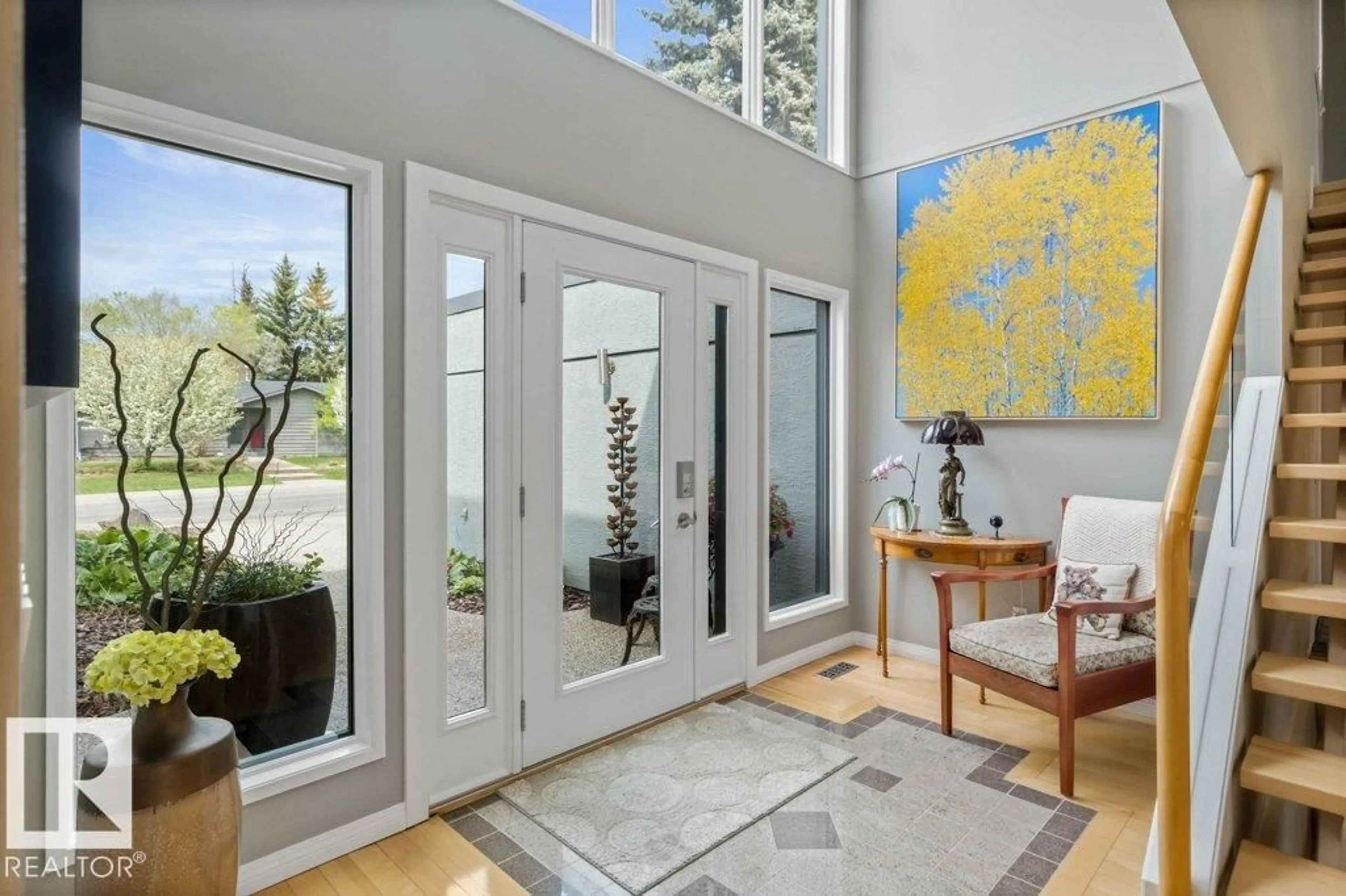 Indoor entryway for 15413 RIO TERRACE DR, Edmonton Alberta T5R3L1
