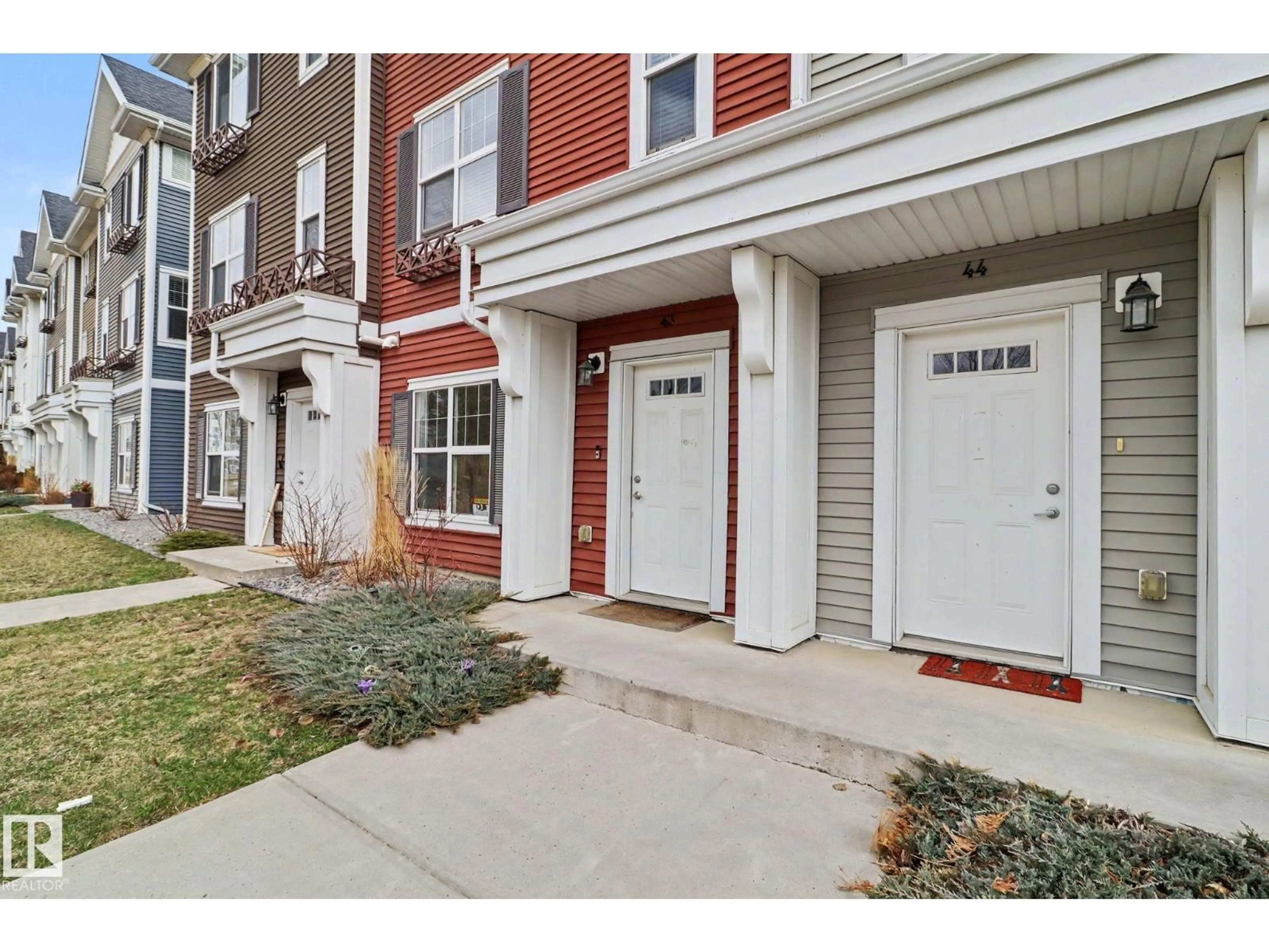 Indoor entryway for 43 - 2803 JAMES MOWATT TR, Edmonton Alberta T6W2P5