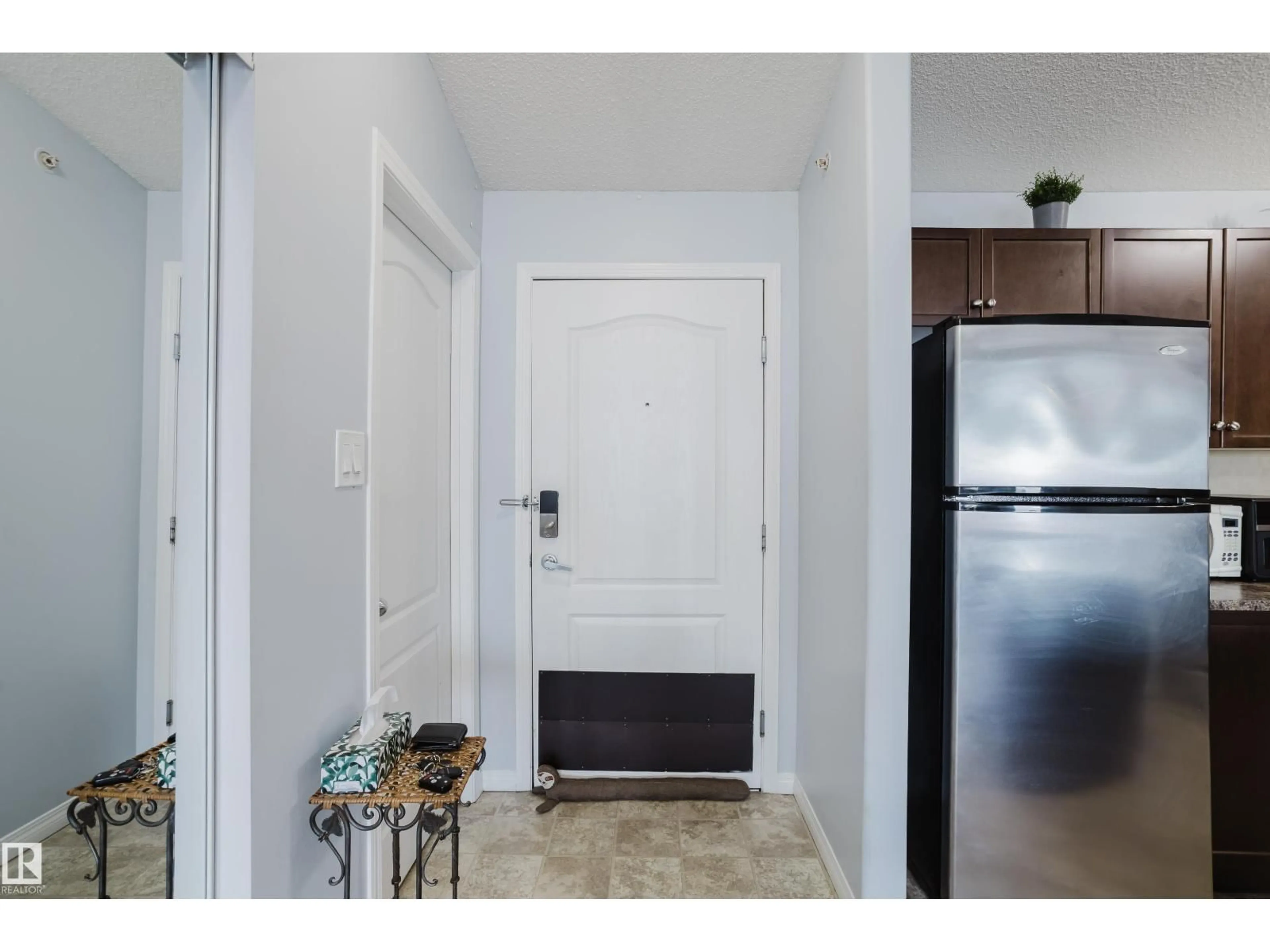 Indoor entryway for 7327 - 7412 SOUTH TERWILLEGAR DR, Edmonton Alberta T6R0L8