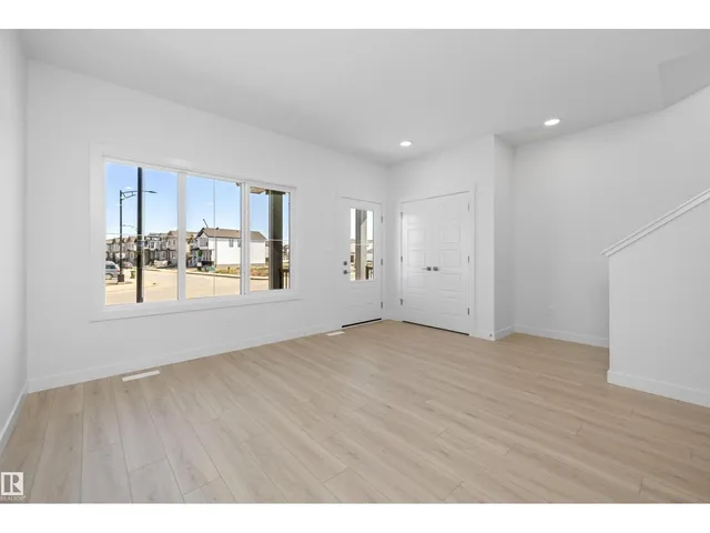 NW - 1605 210A ST, Edmonton 5