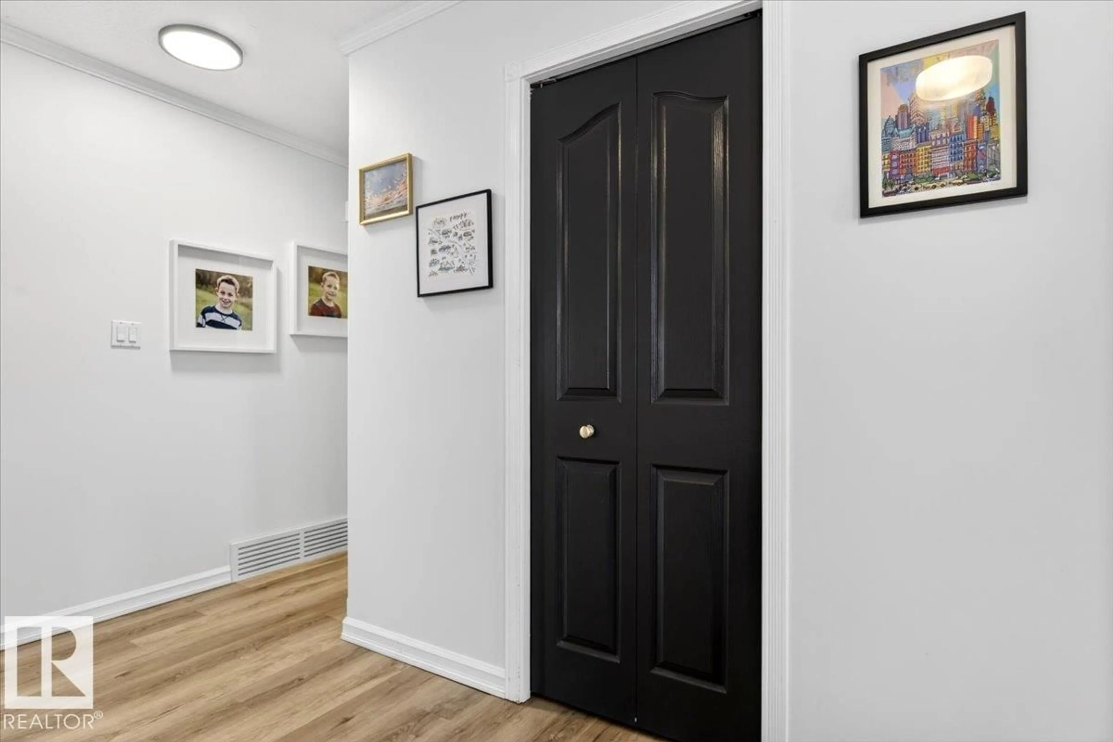 Indoor entryway for 5208 55 AV, Mundare Alberta T0B3H0