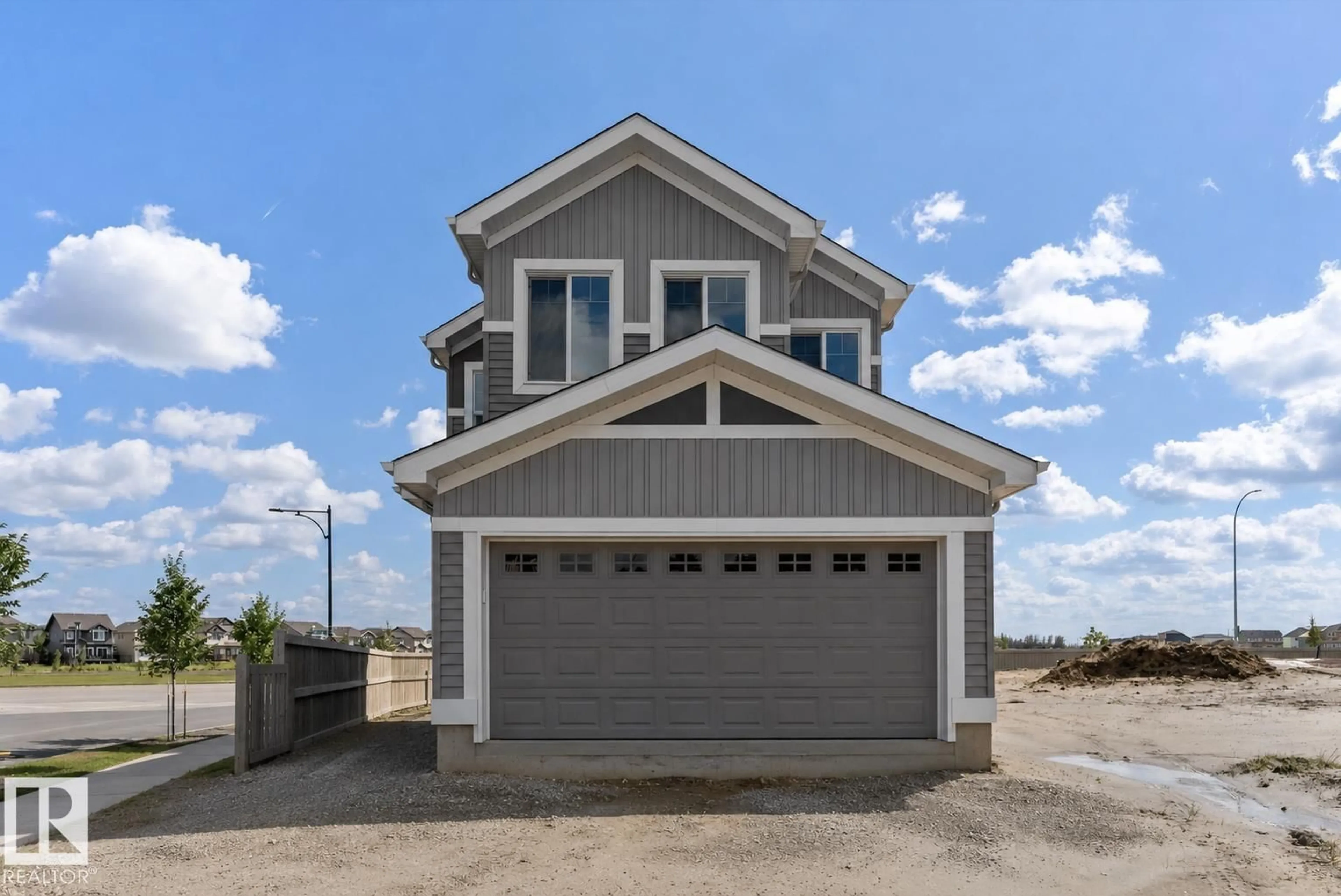 Home with vinyl exterior material, water/lake/river/ocean view for 20803 40 AV, Edmonton Alberta T6M3G1