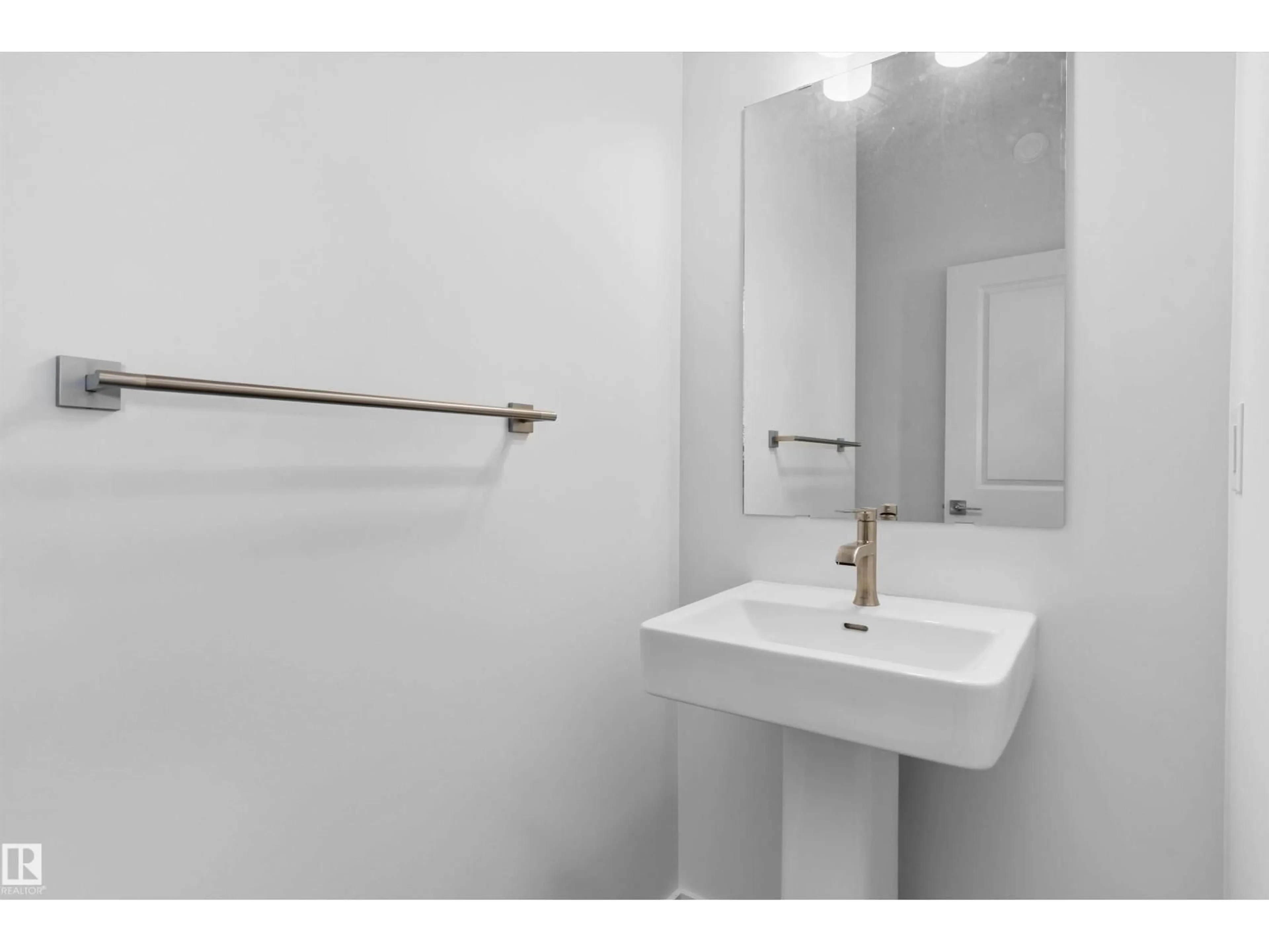 Standard bathroom, unknown for 20803 40 AV, Edmonton Alberta T6M3G1
