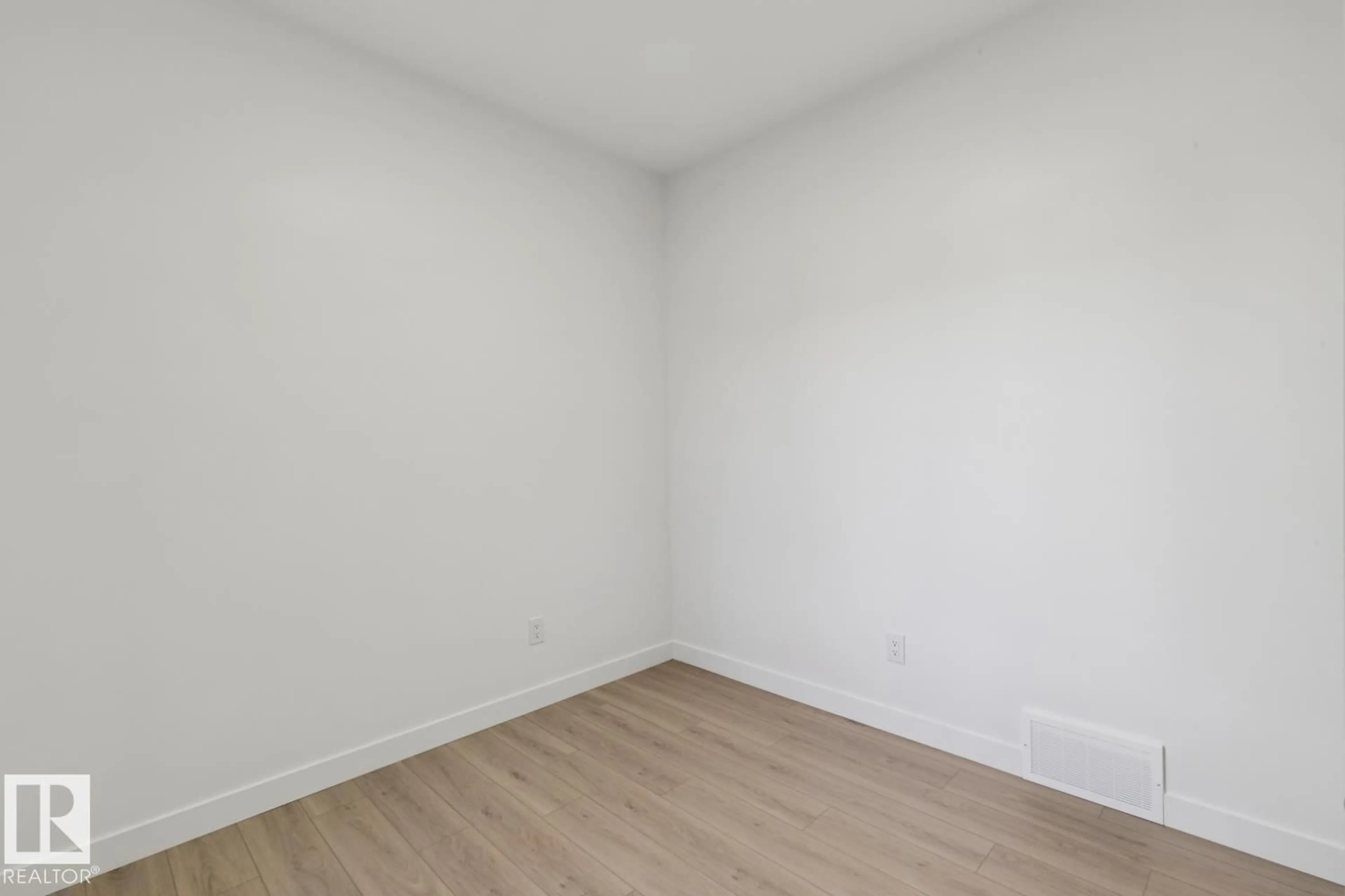 A pic of a room for 20803 40 AV, Edmonton Alberta T6M3G1
