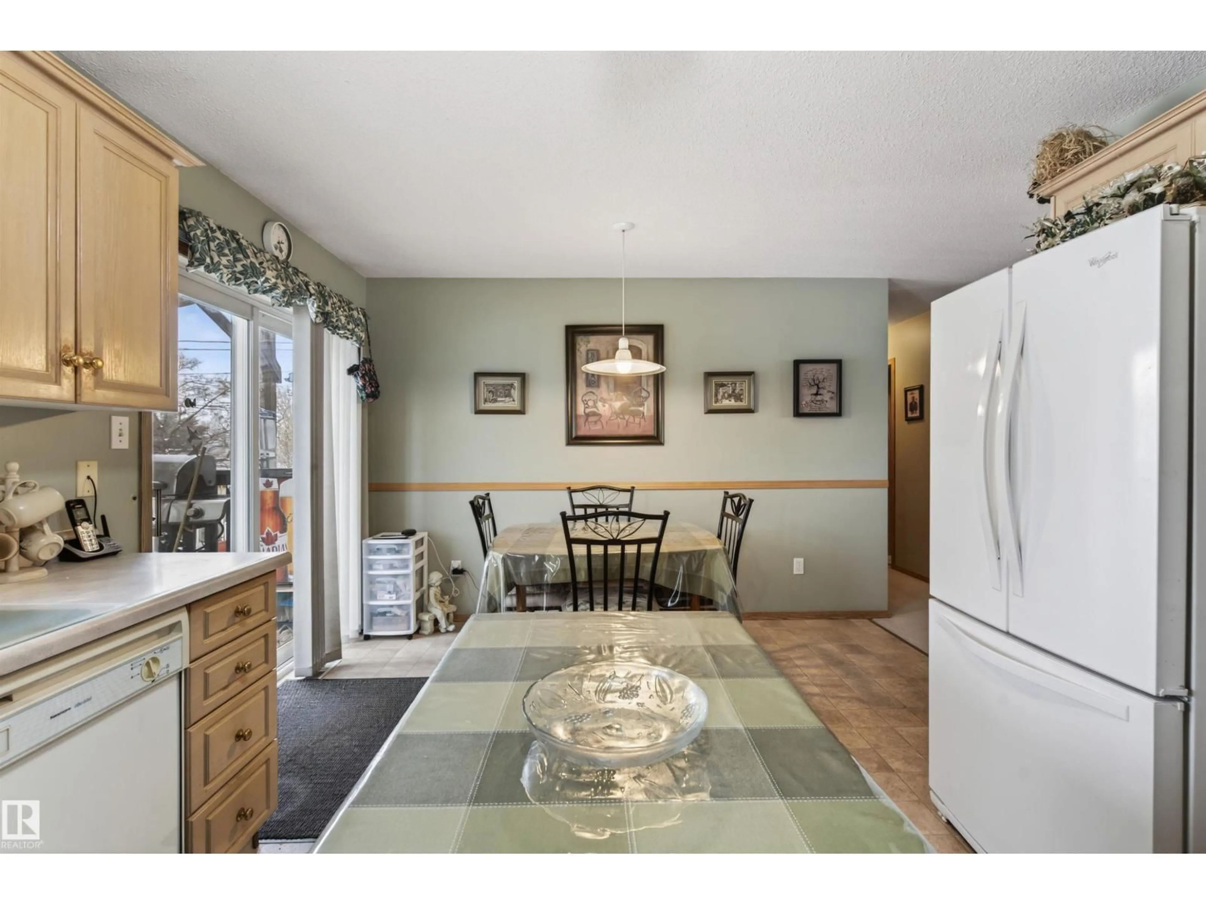 Dining room, ceramic/tile floor for 6111 53 AV, Cold Lake Alberta T9M1V5
