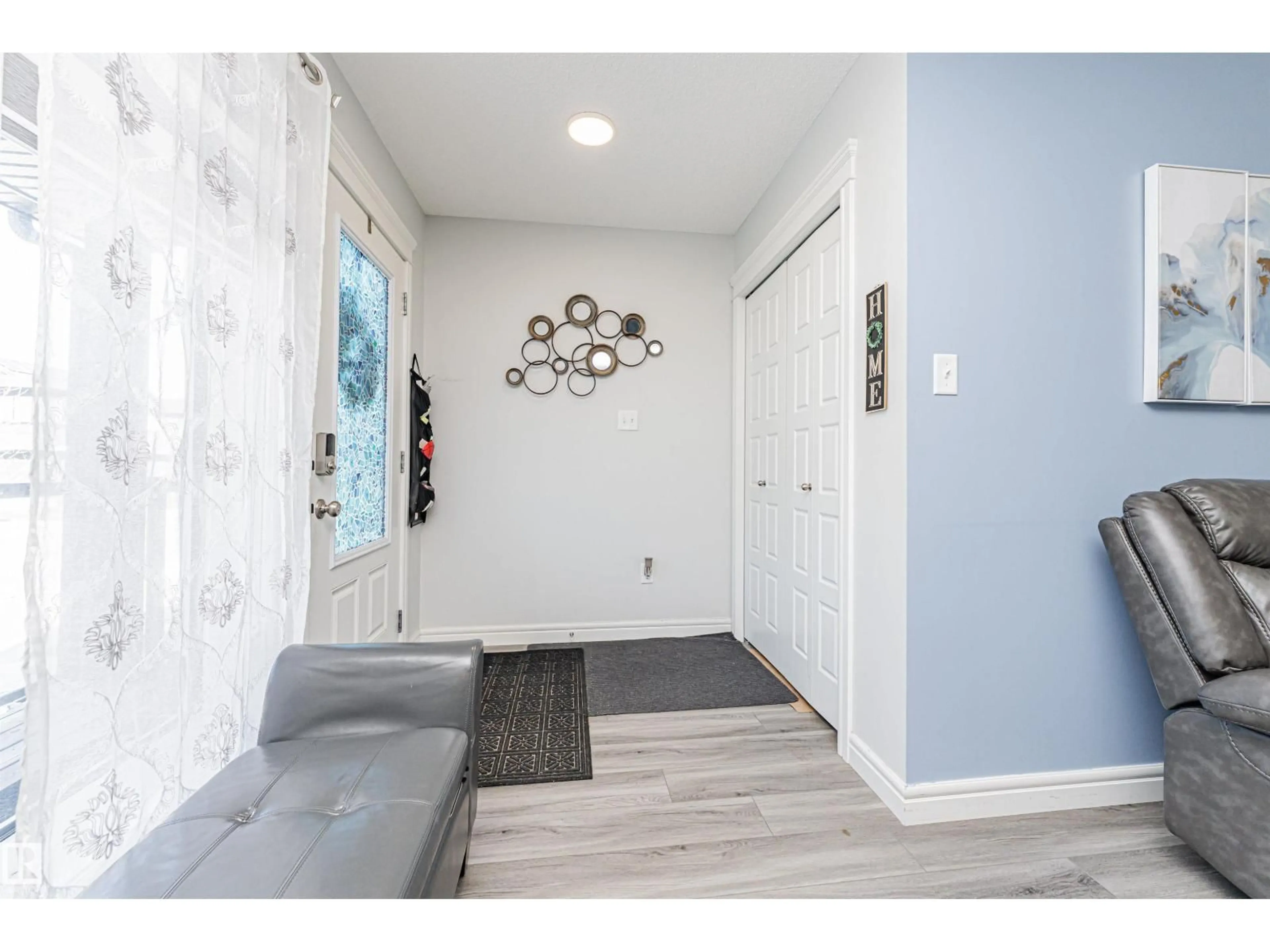 Indoor entryway for 2051 GRAYDON HILL CR, Edmonton Alberta T6W4C5