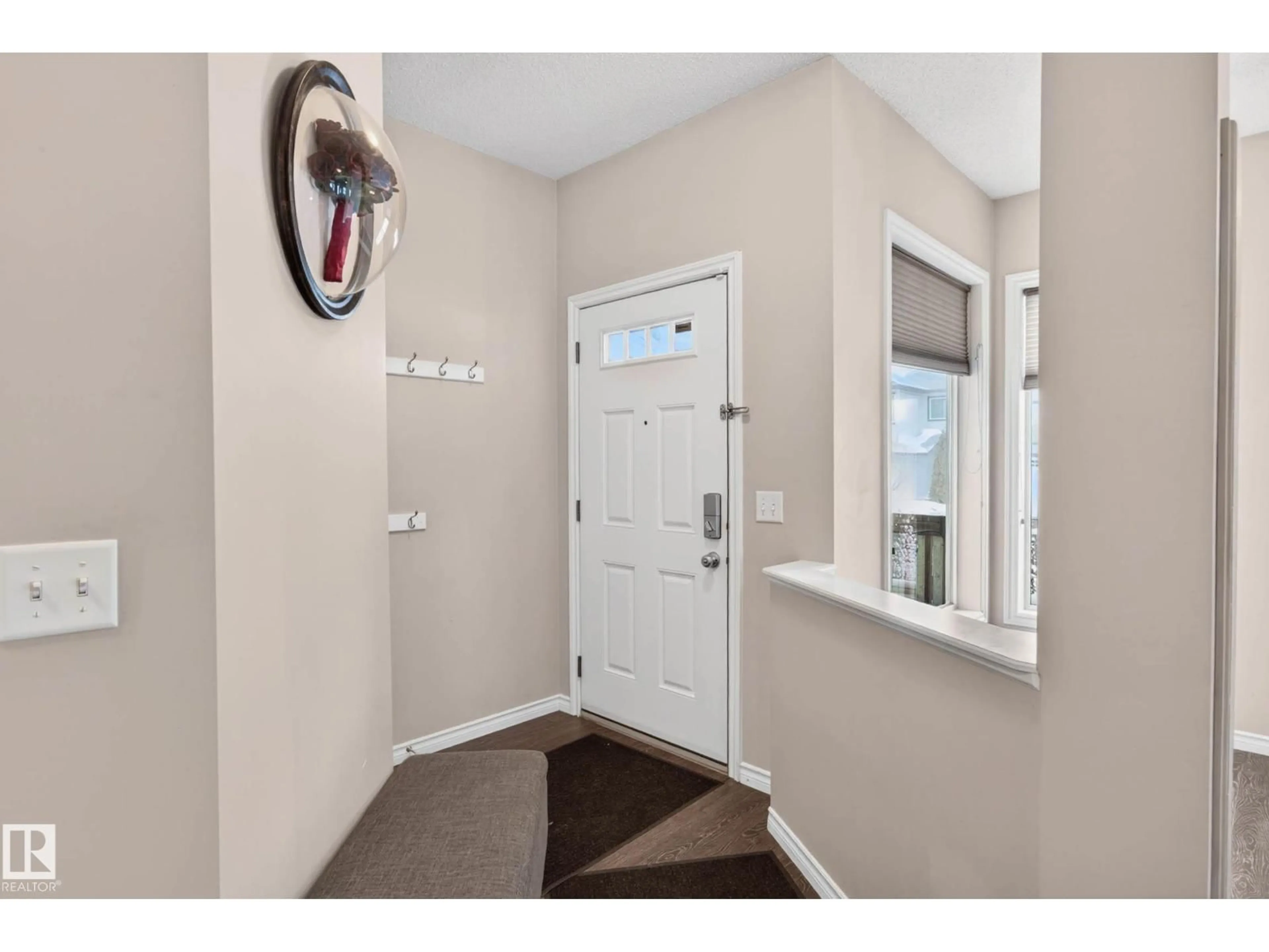 Indoor entryway for 3233 21A AV, Edmonton Alberta T6T0K5