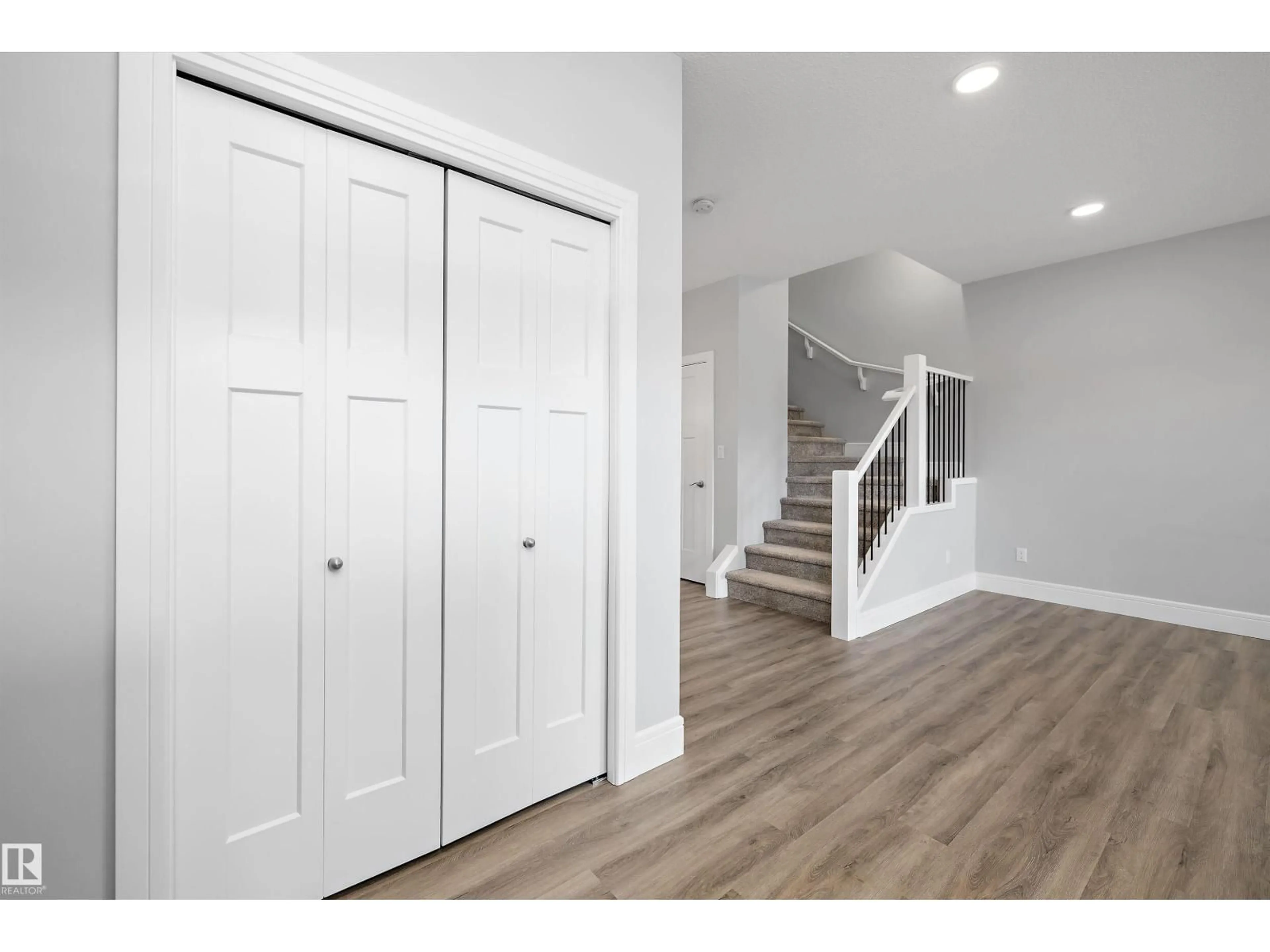 Indoor entryway for 4235 CHICHAK CL, Edmonton Alberta T6W4B3