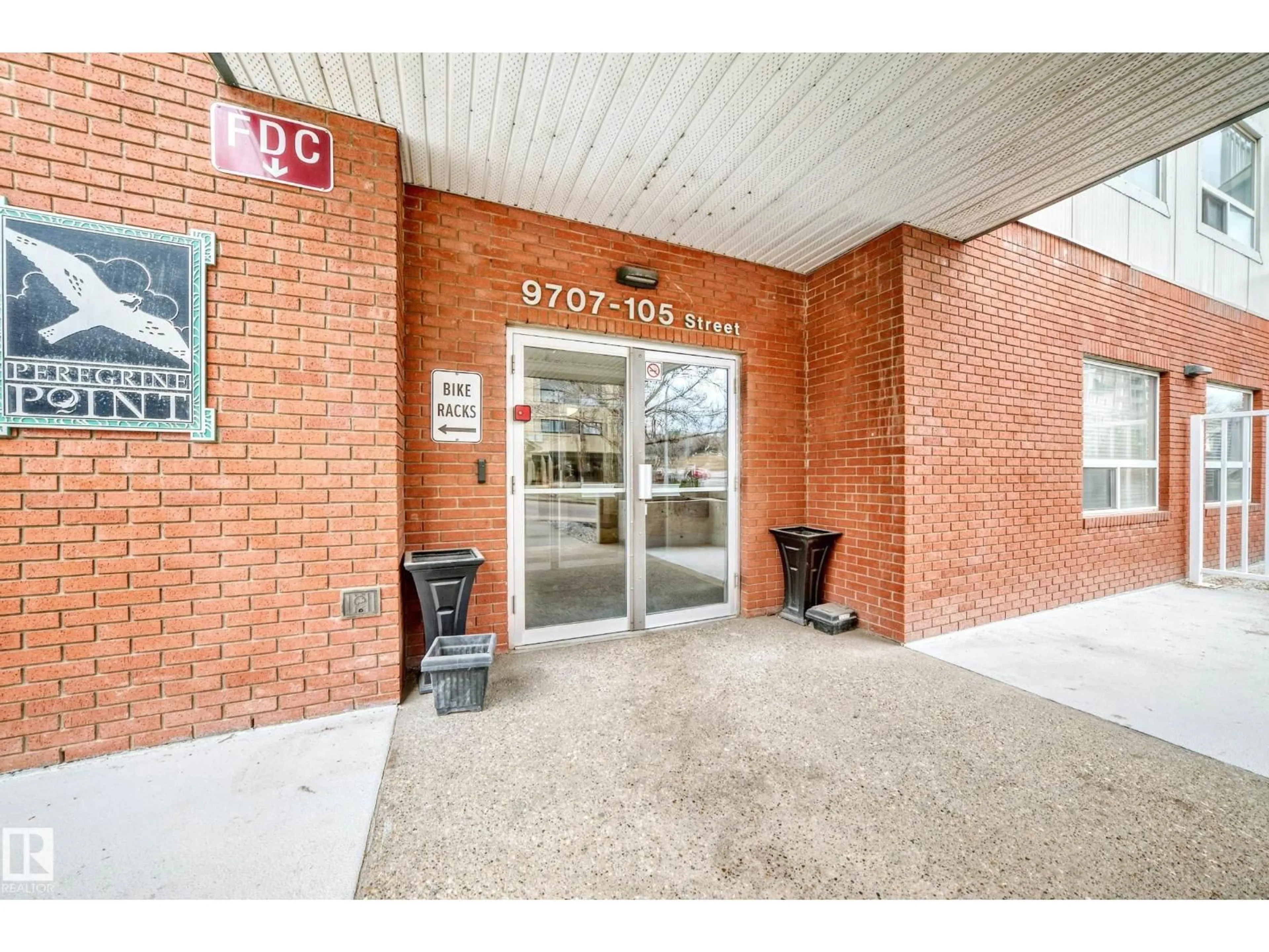 Indoor foyer for 1003 - 9707 105 ST, Edmonton Alberta T5K2Y4