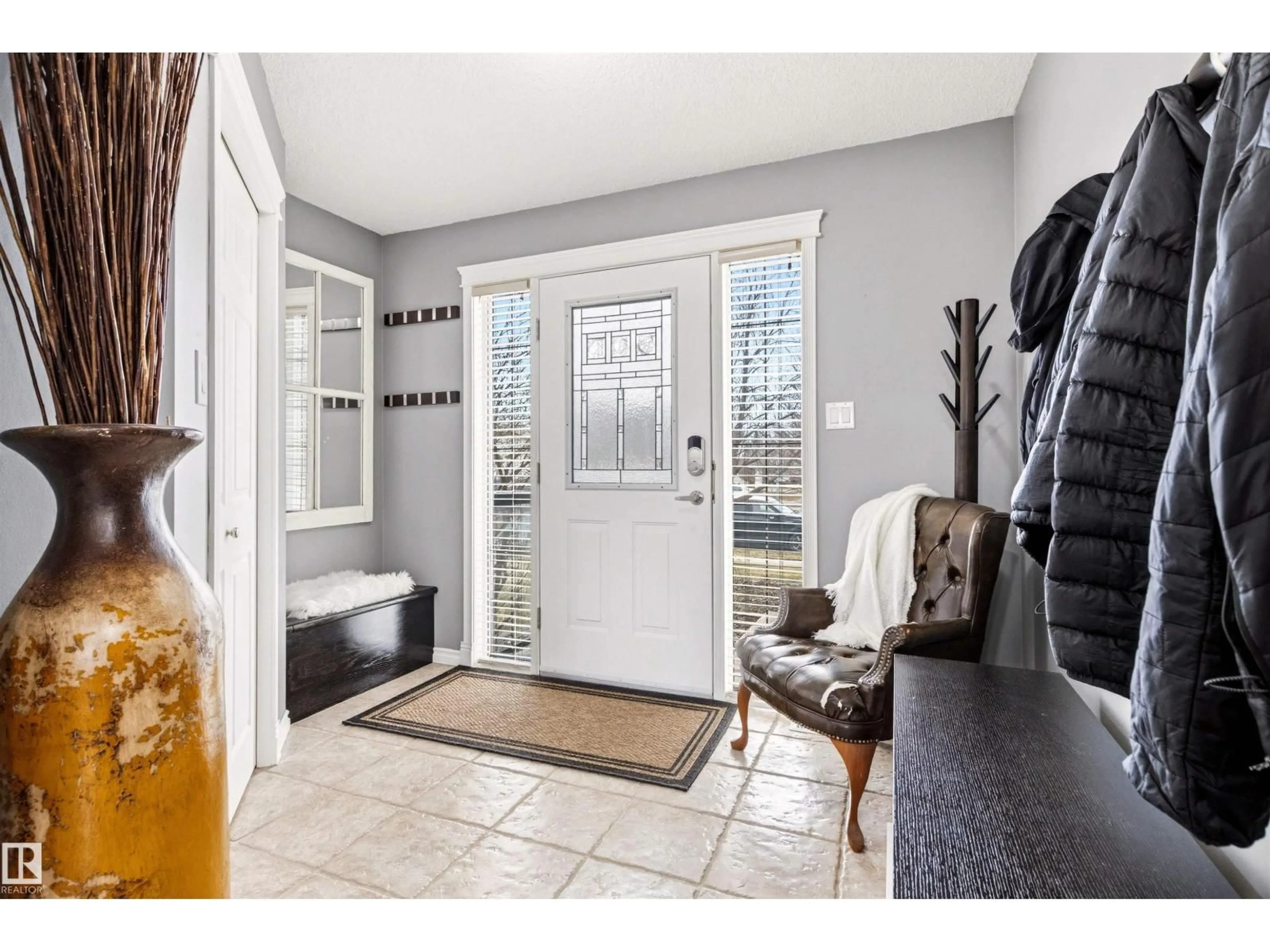 Indoor entryway for 46 HILLCREST PL, St. Albert Alberta T8N6S2