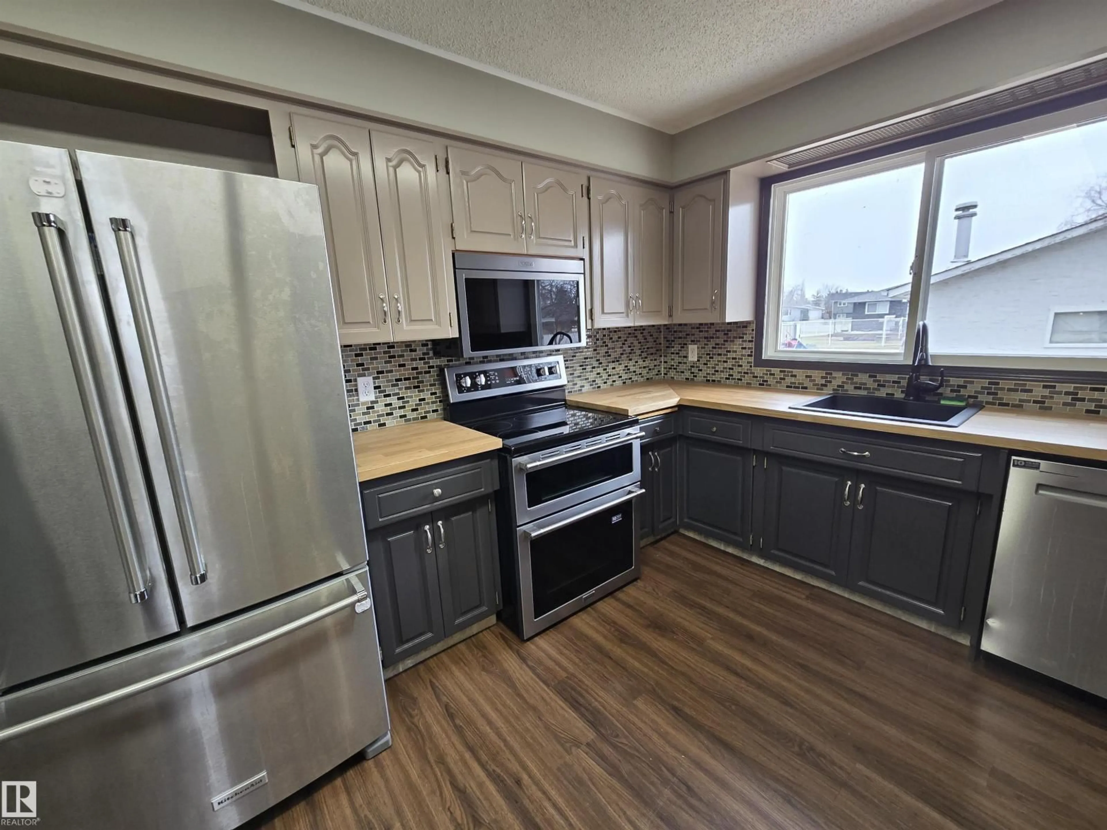 Standard kitchen, unknown for 4101 SOUTH PARK DR, Leduc Alberta T9E4Y5