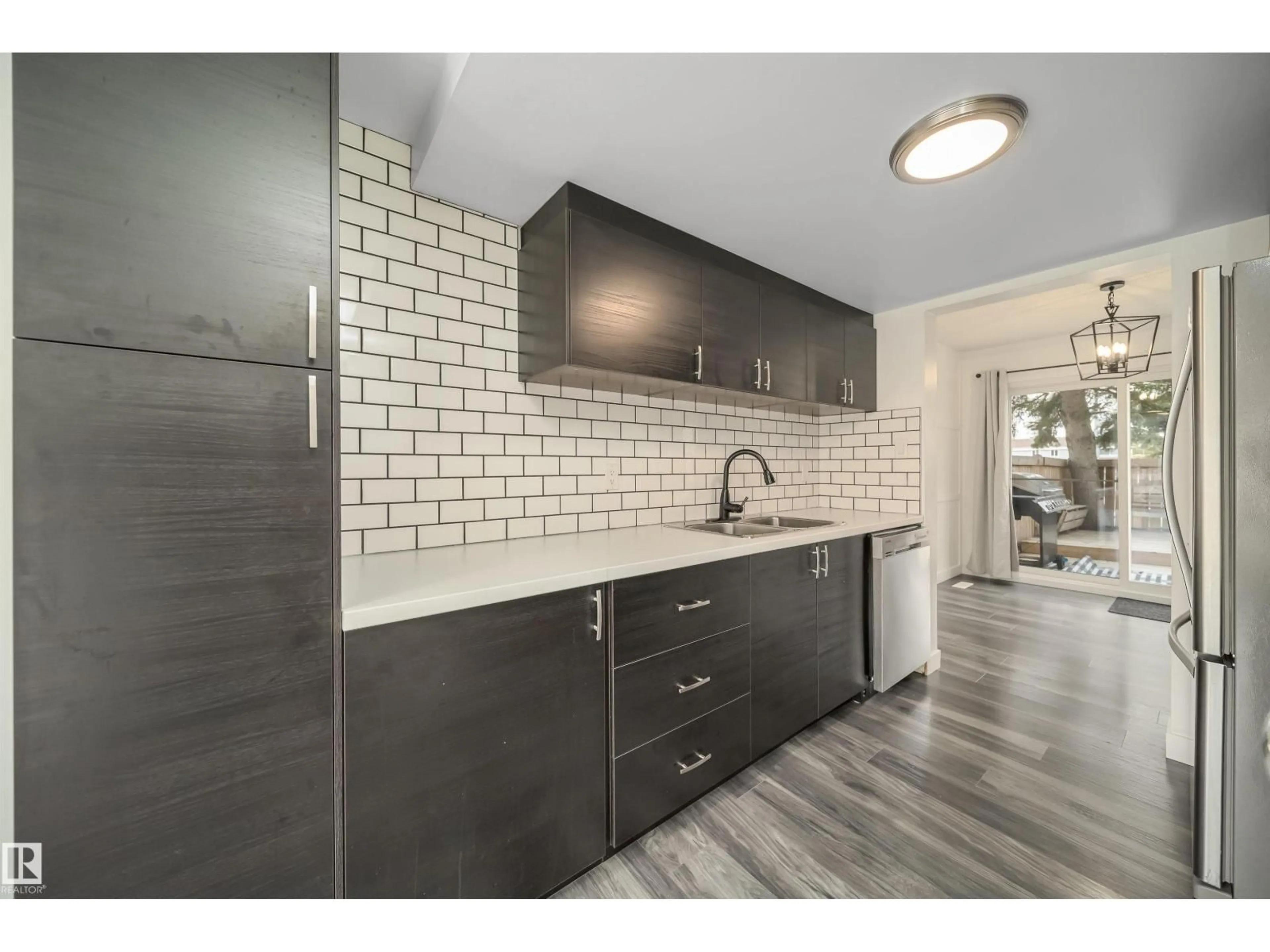 Open concept kitchen, ceramic/tile floor for 195 GRANDIN VG, St. Albert Alberta T8N2J3