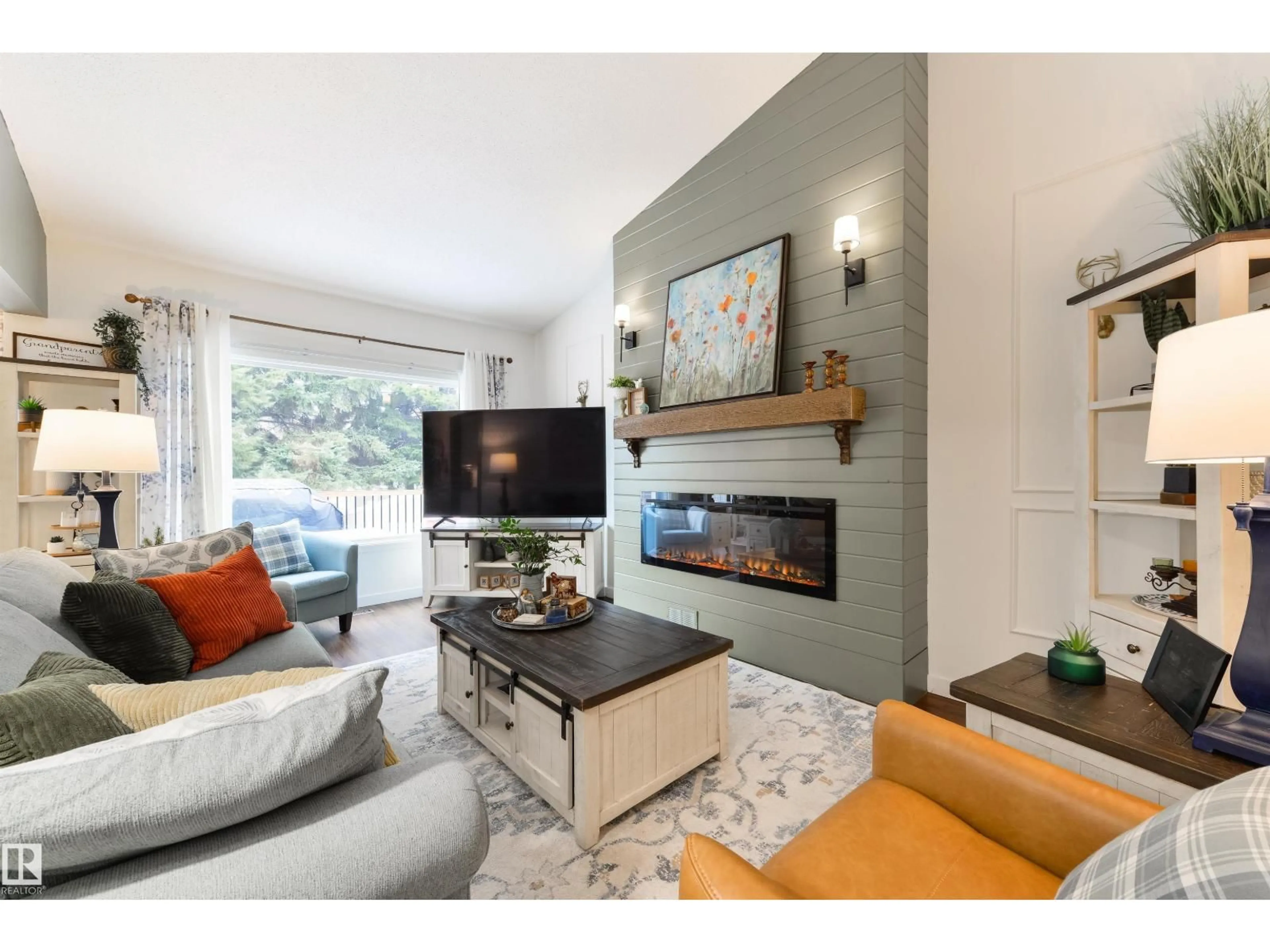 Living room with furniture, unknown for 50 GRANDVIEW RG, St. Albert Alberta T8N1T3