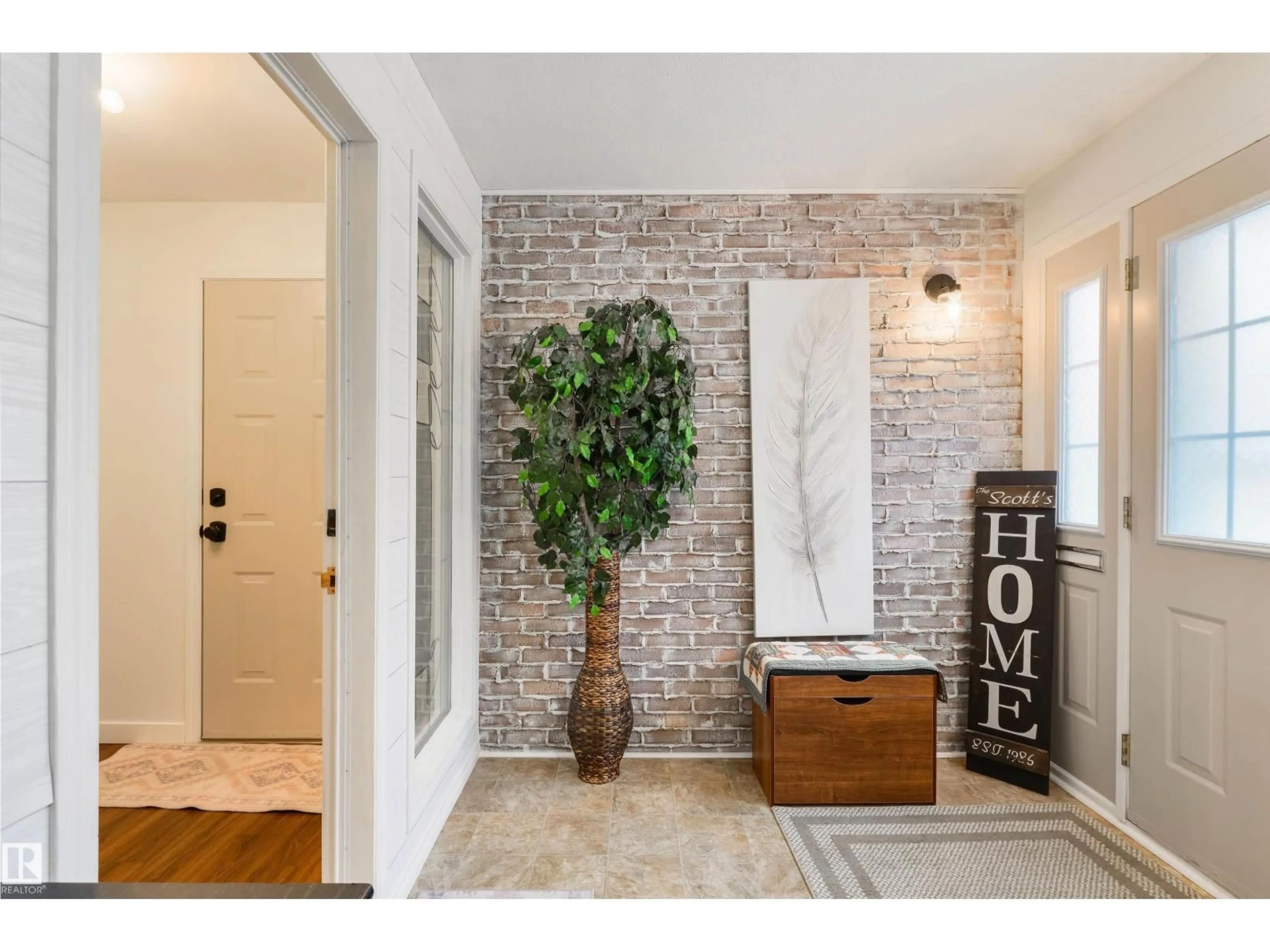 Indoor entryway for 50 GRANDVIEW RG, St. Albert Alberta T8N1T3