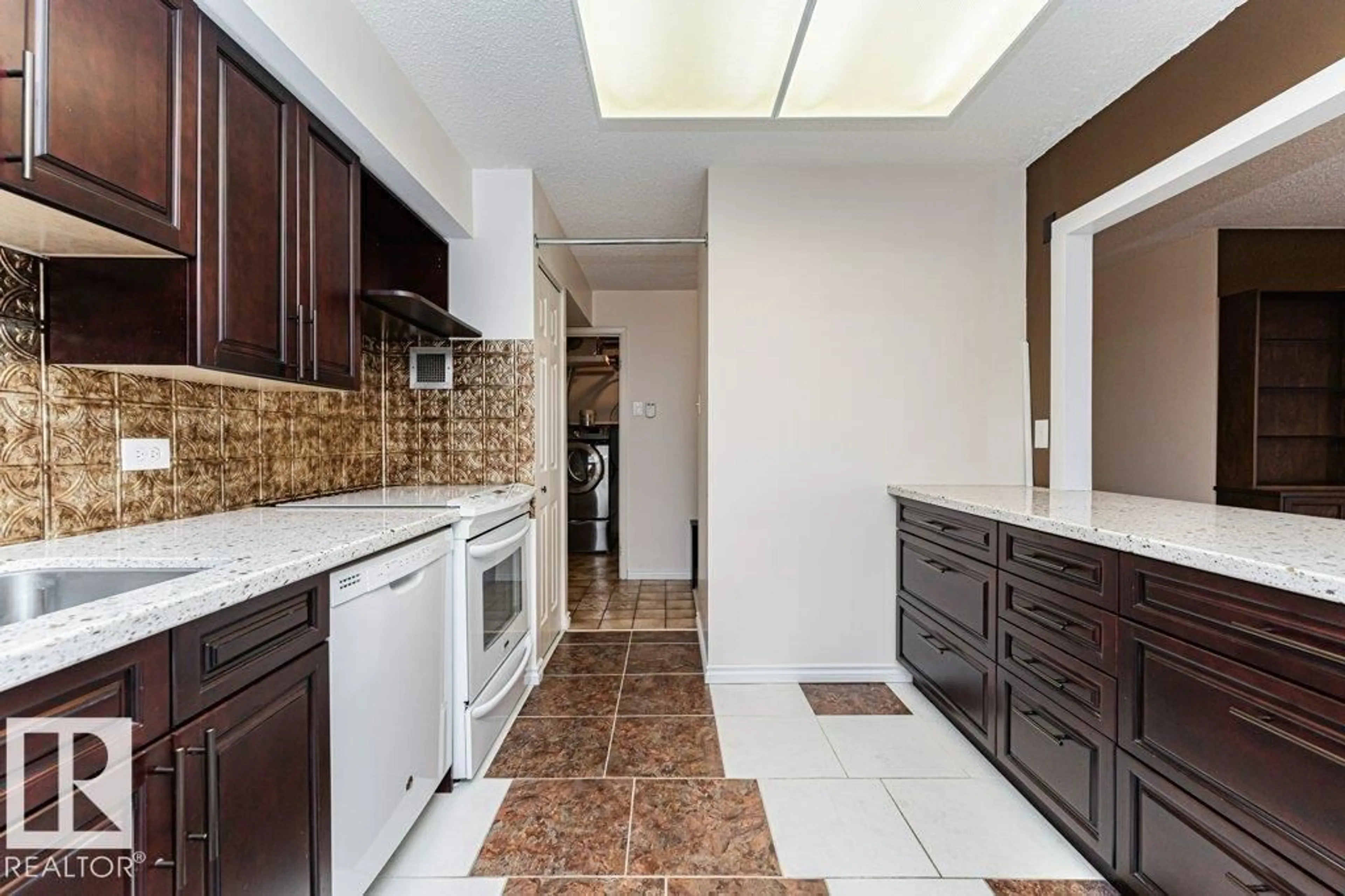 Standard kitchen, ceramic/tile floor for 1603 - 11027 87 AV, Edmonton Alberta T6G2P9