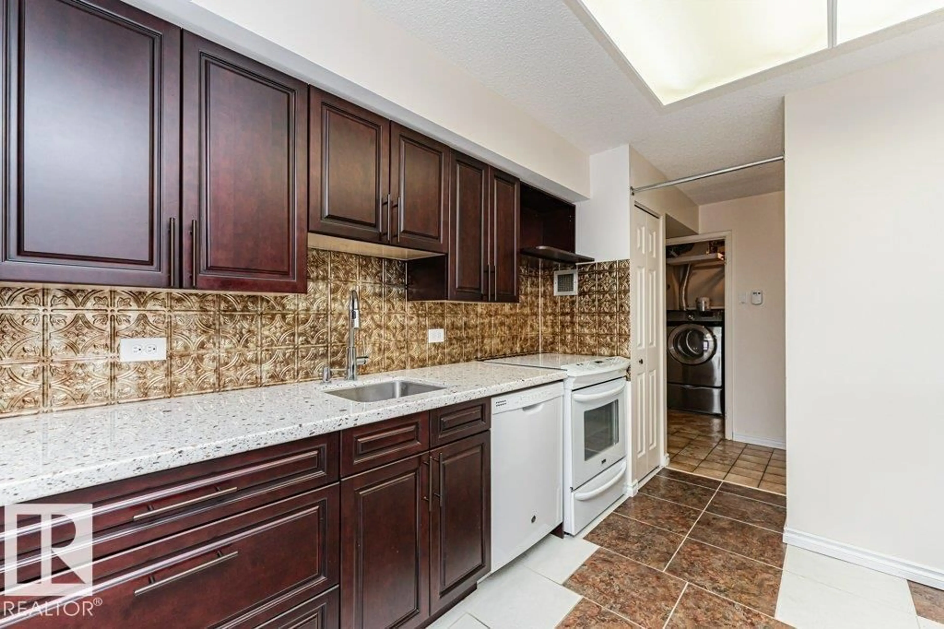 Standard kitchen, ceramic/tile floor for 1603 - 11027 87 AV, Edmonton Alberta T6G2P9