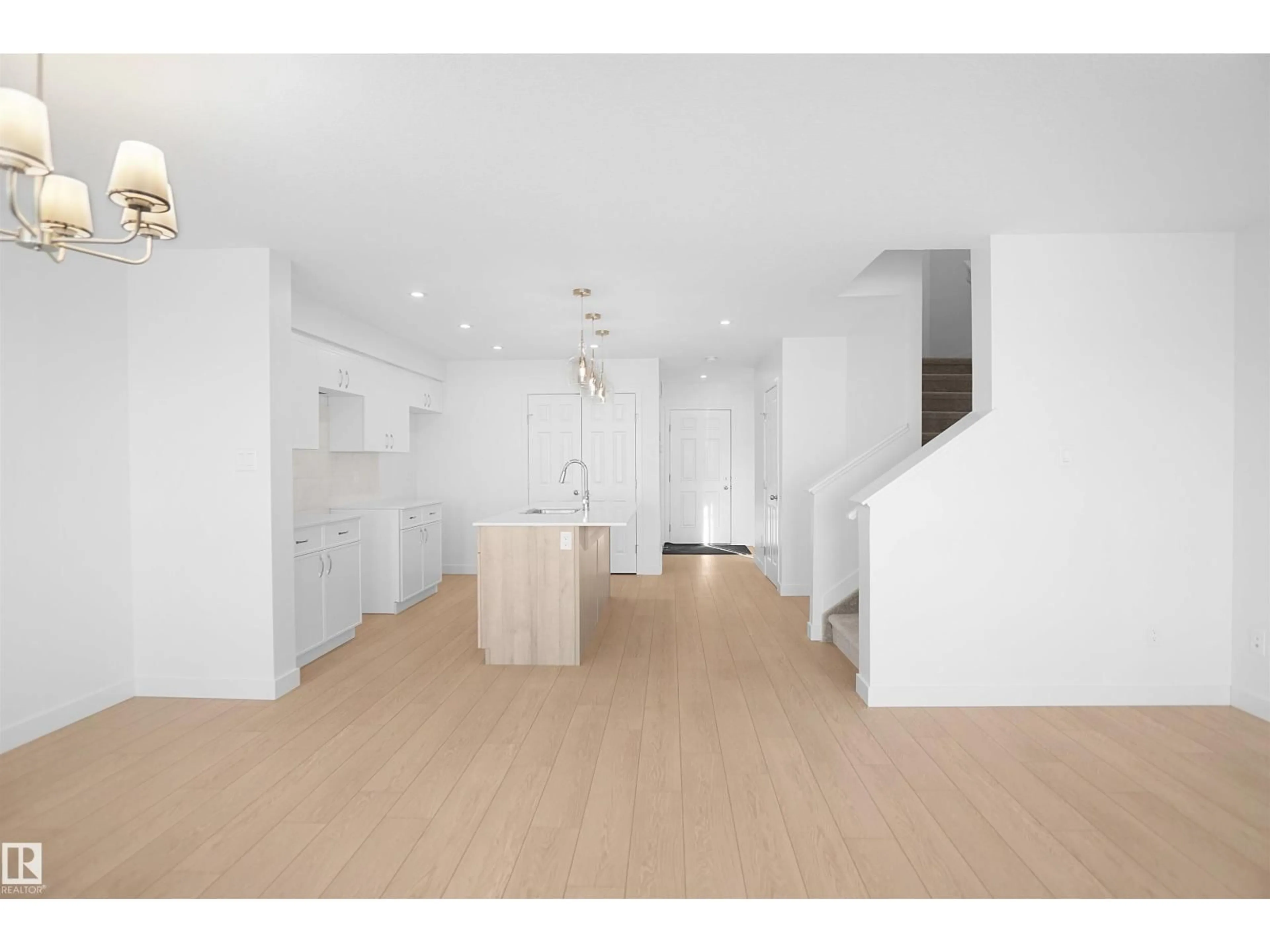 Indoor foyer for 22903 80 AV, Edmonton Alberta T5T4N5