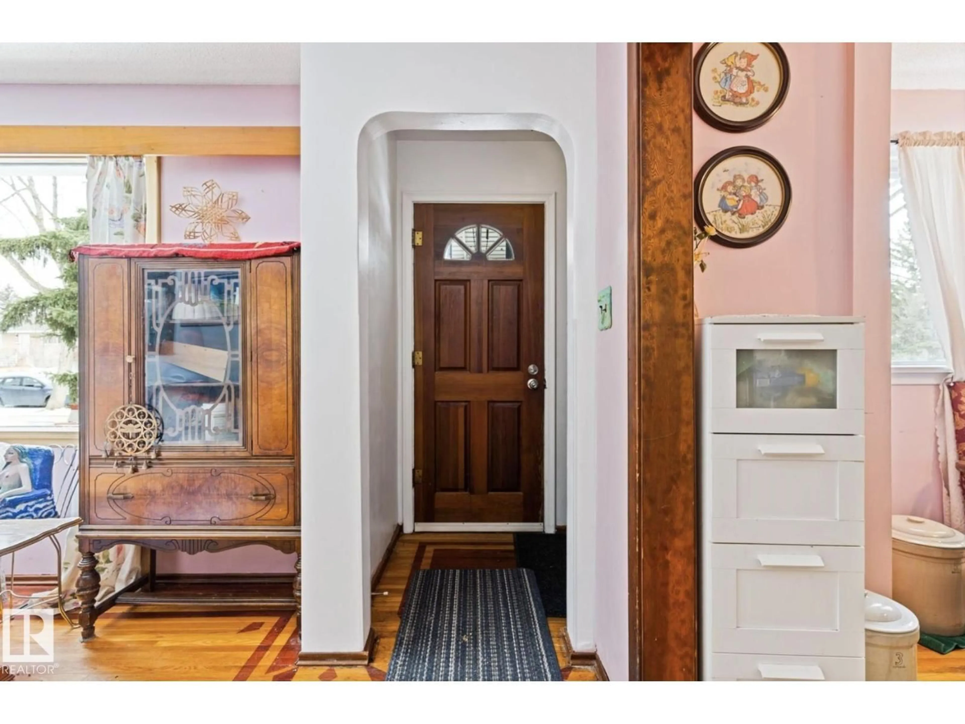 Indoor entryway for NW - 7703 77 AVENUE, Edmonton Alberta T6C0K6