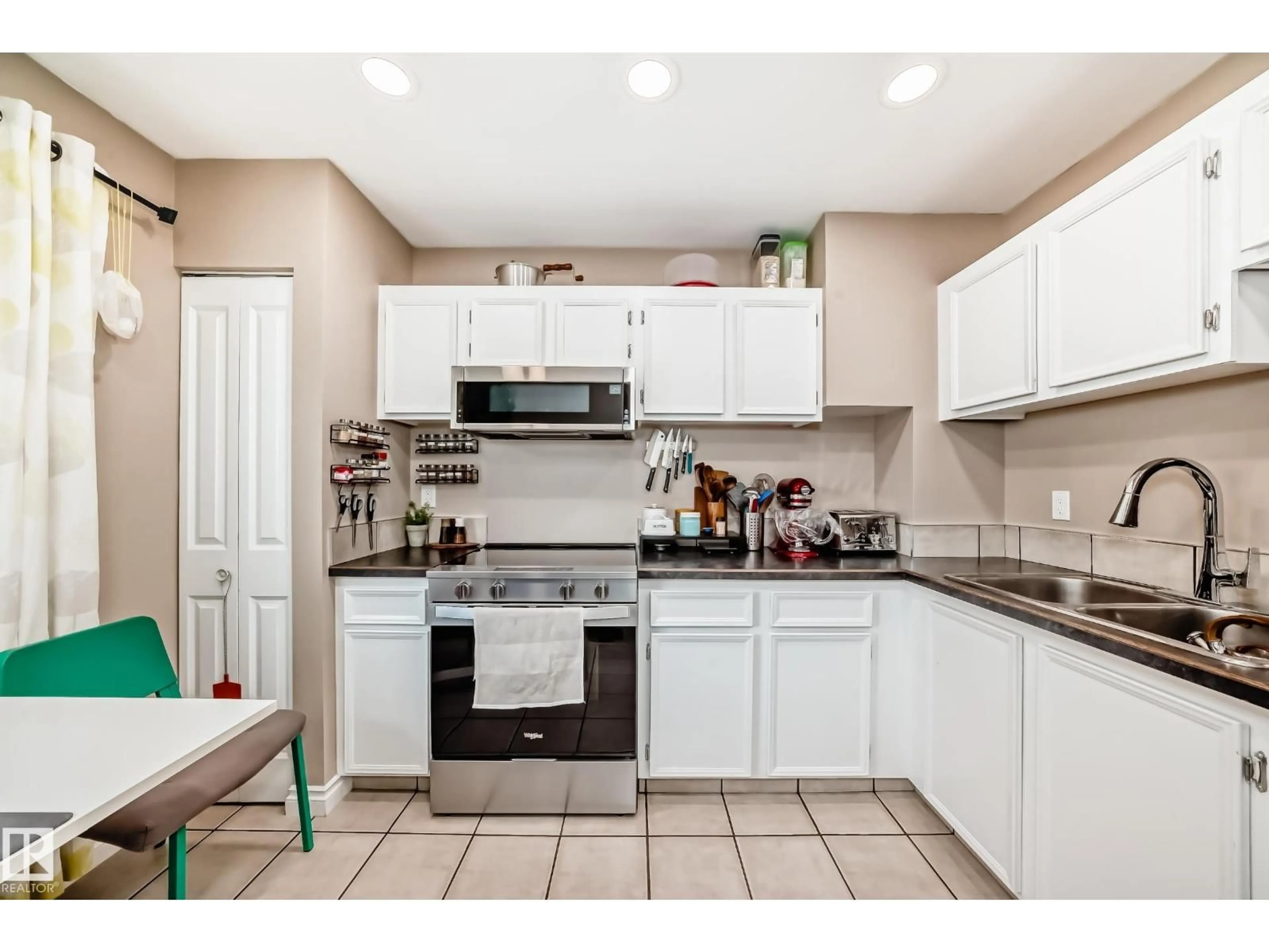 Standard kitchen, ceramic/tile floor for 3207 139 AV, Edmonton Alberta T5Y1T2