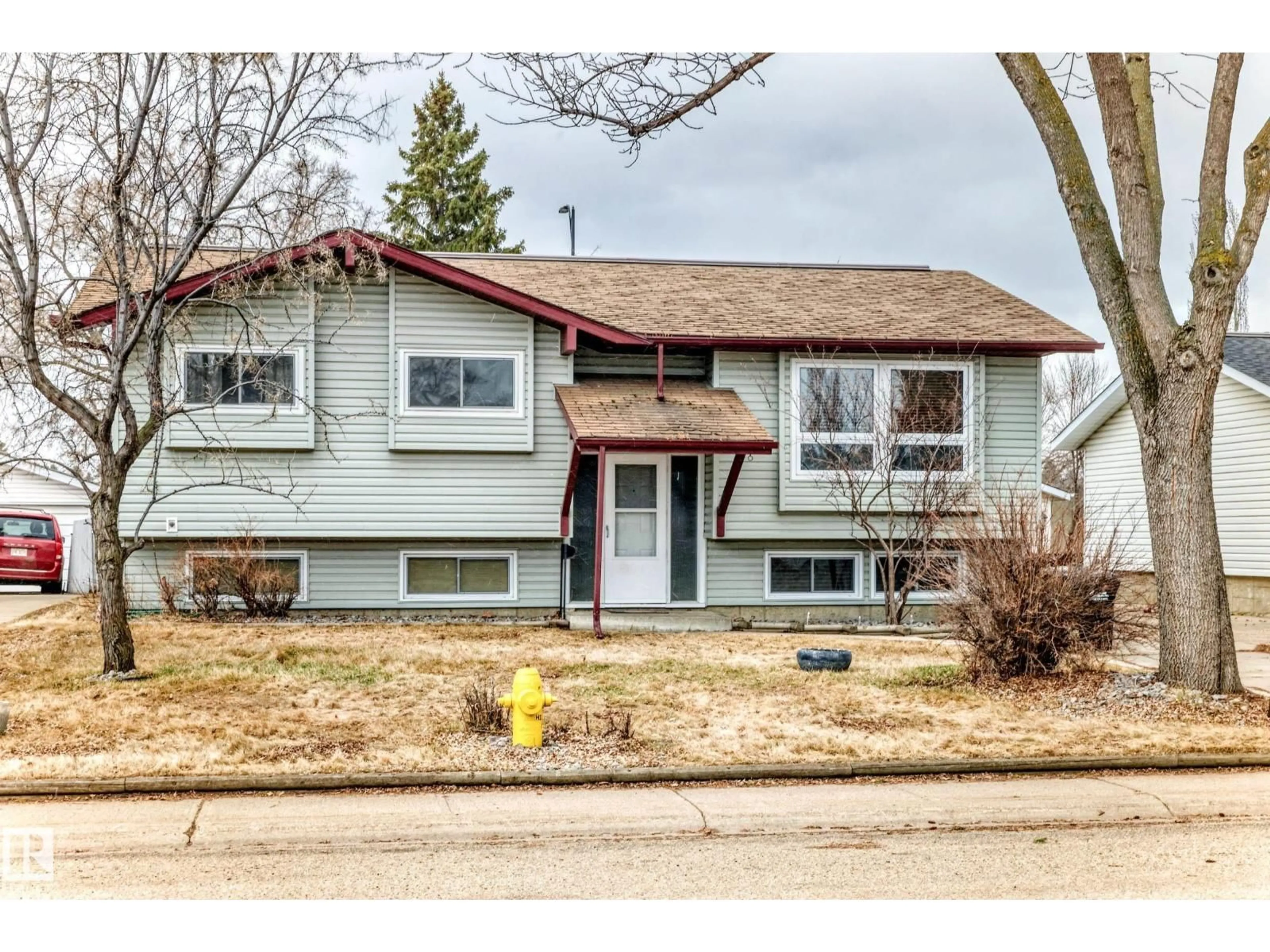 Home with vinyl exterior material, street for 52 ROSEWOOD DR, Sherwood Park Alberta T8A0L9