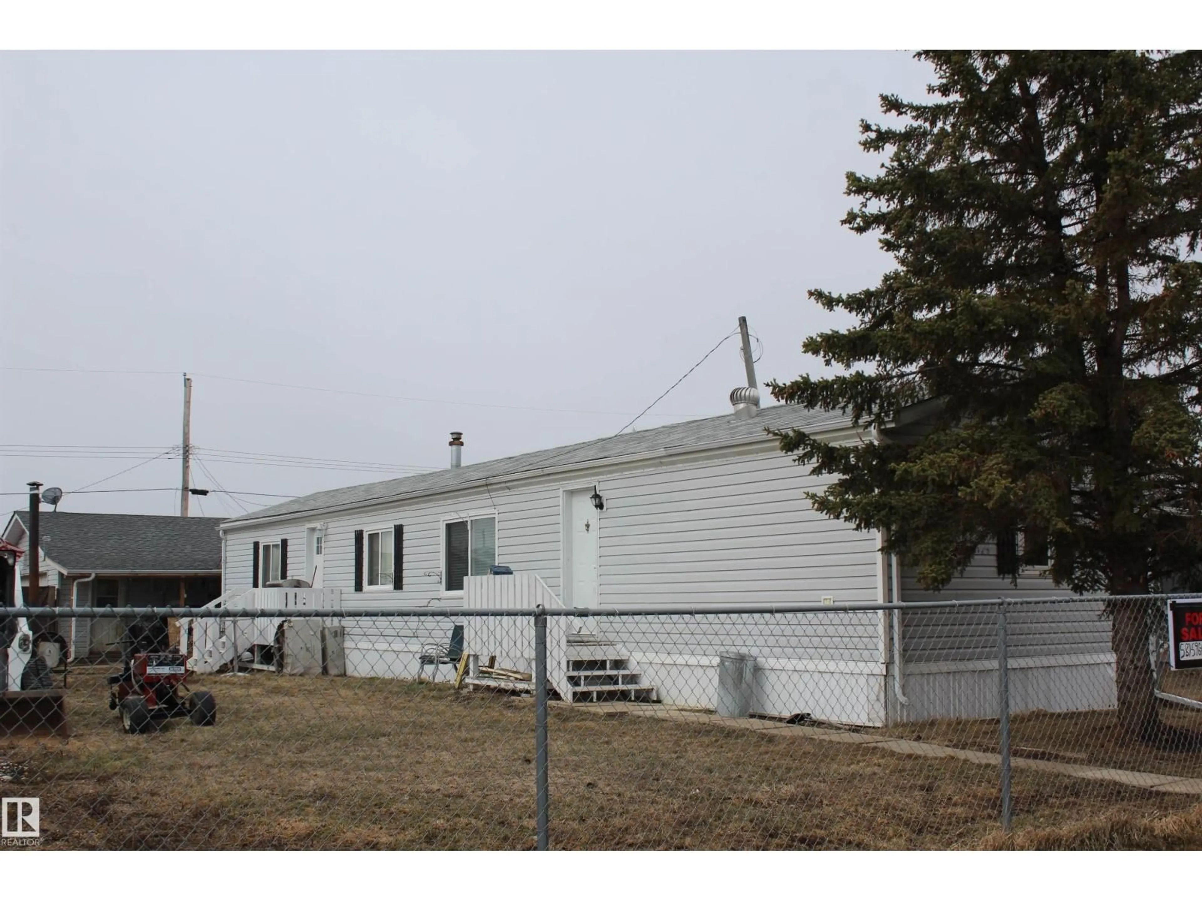 Home with vinyl exterior material, building for 4839 49 AV, Chipman Alberta T0B0W0