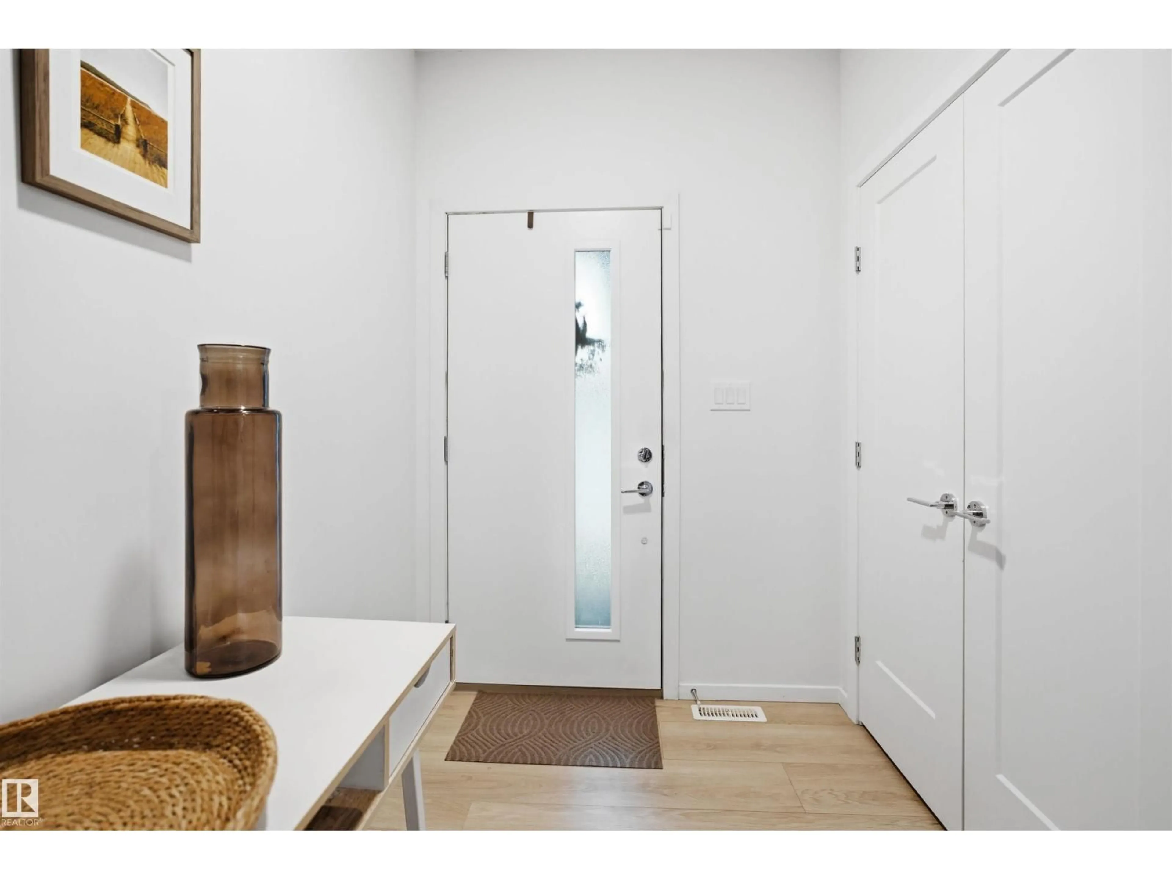 Indoor entryway for 7782 174A AV, Edmonton Alberta T5Z0W5