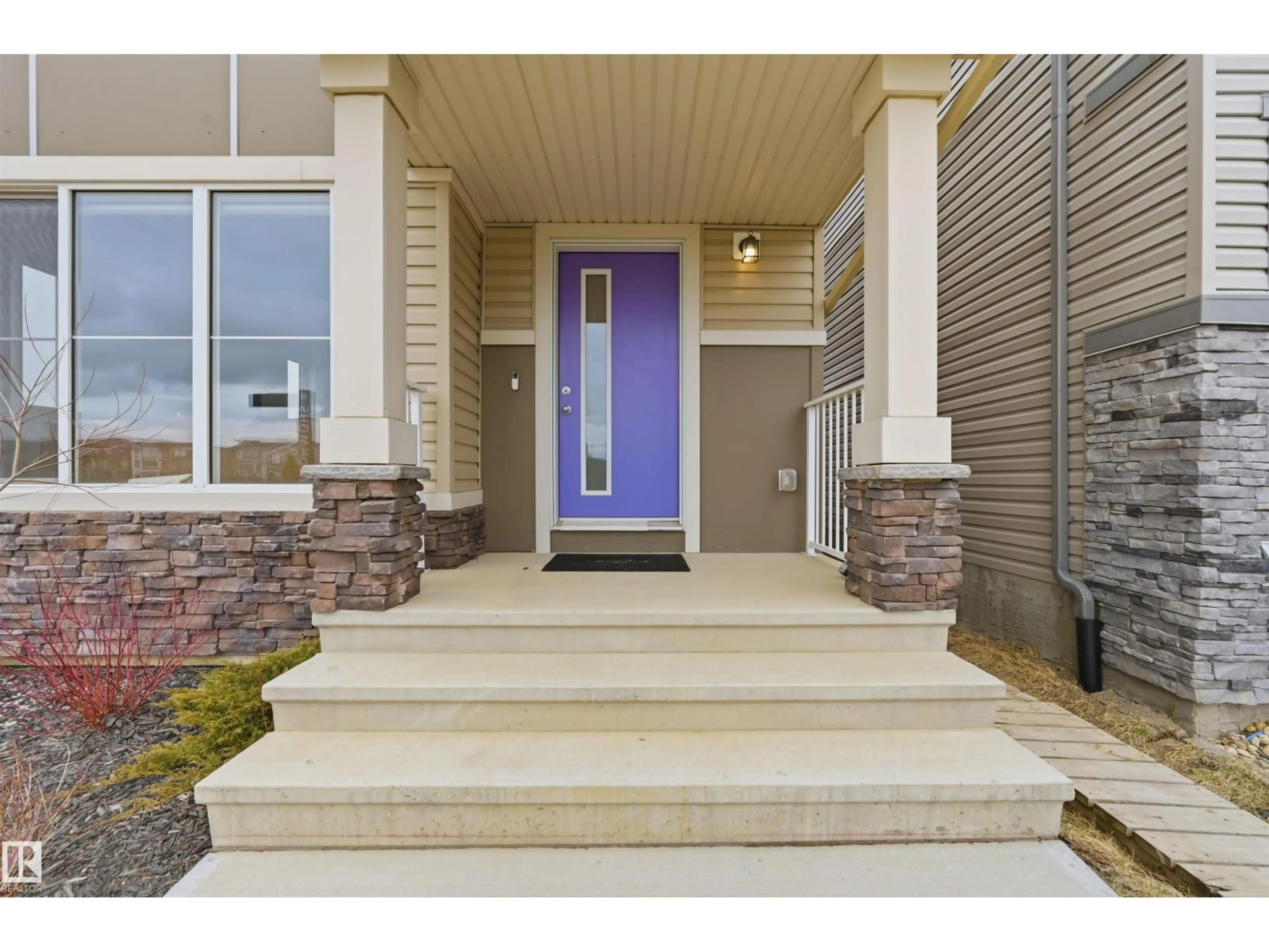 Indoor entryway for 9496 COLAK LN, Edmonton Alberta T6W3Y8