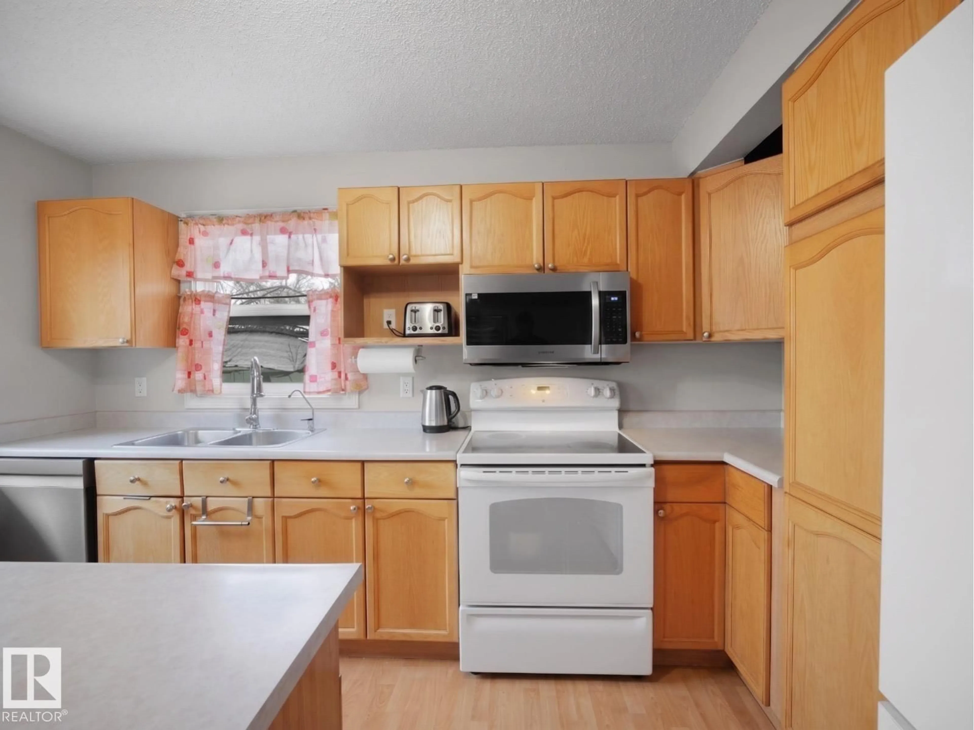 Standard kitchen, unknown for NW - 21379 89 AV, Edmonton Alberta T5T6V3