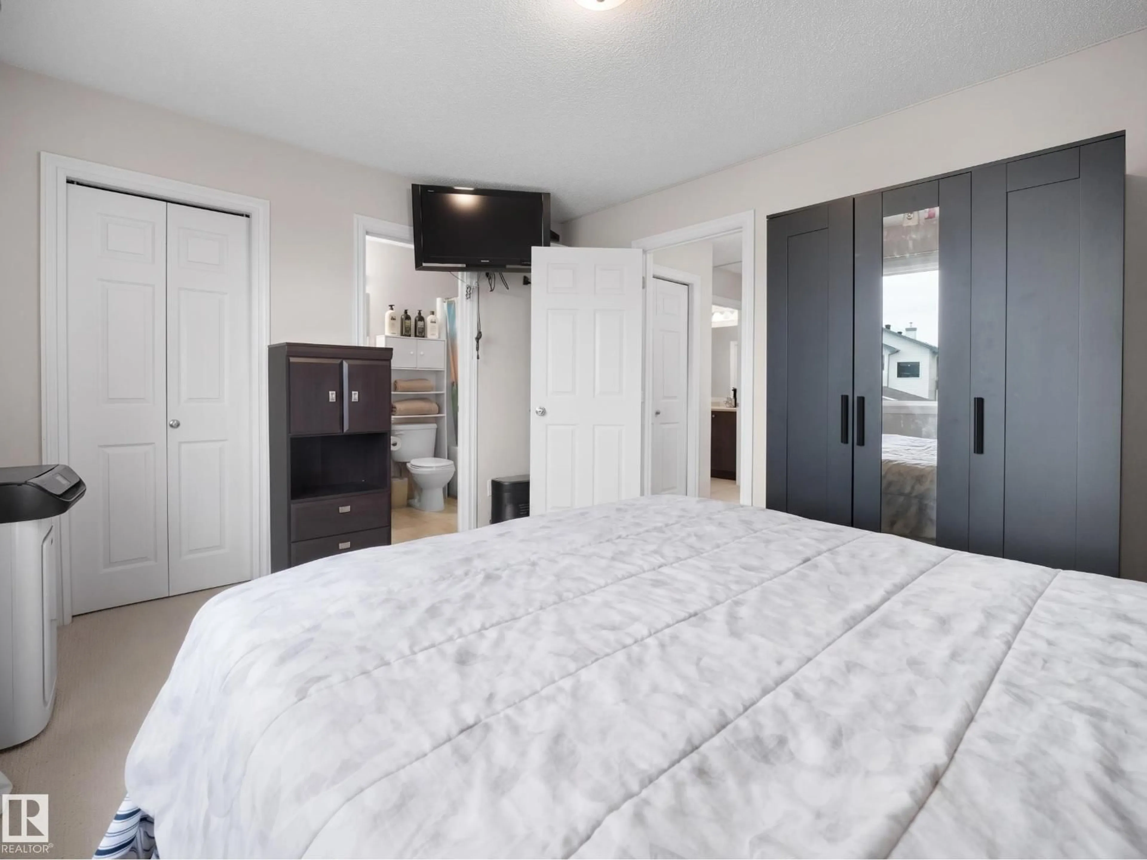 Bedroom with bed, unknown for NW - 21379 89 AV, Edmonton Alberta T5T6V3