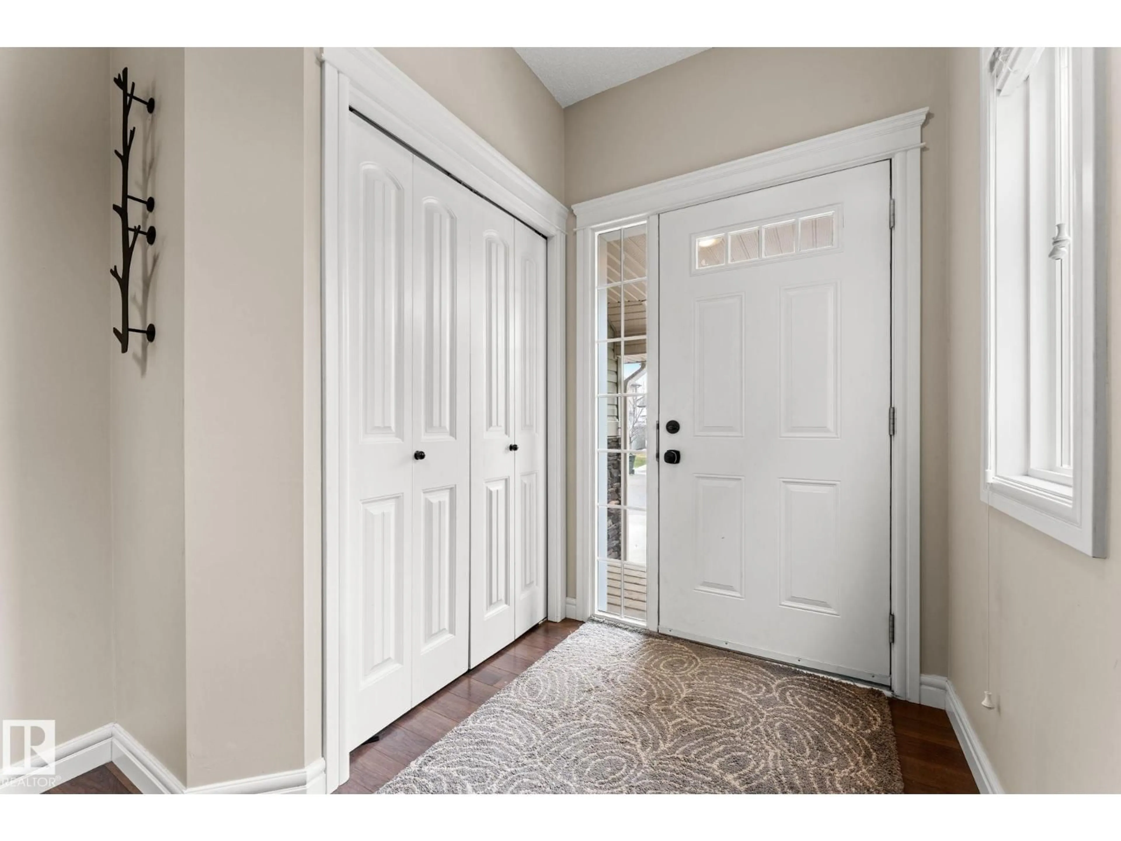 Indoor entryway for 45 MEADOWVIEW CO, Spruce Grove Alberta T7X0A6