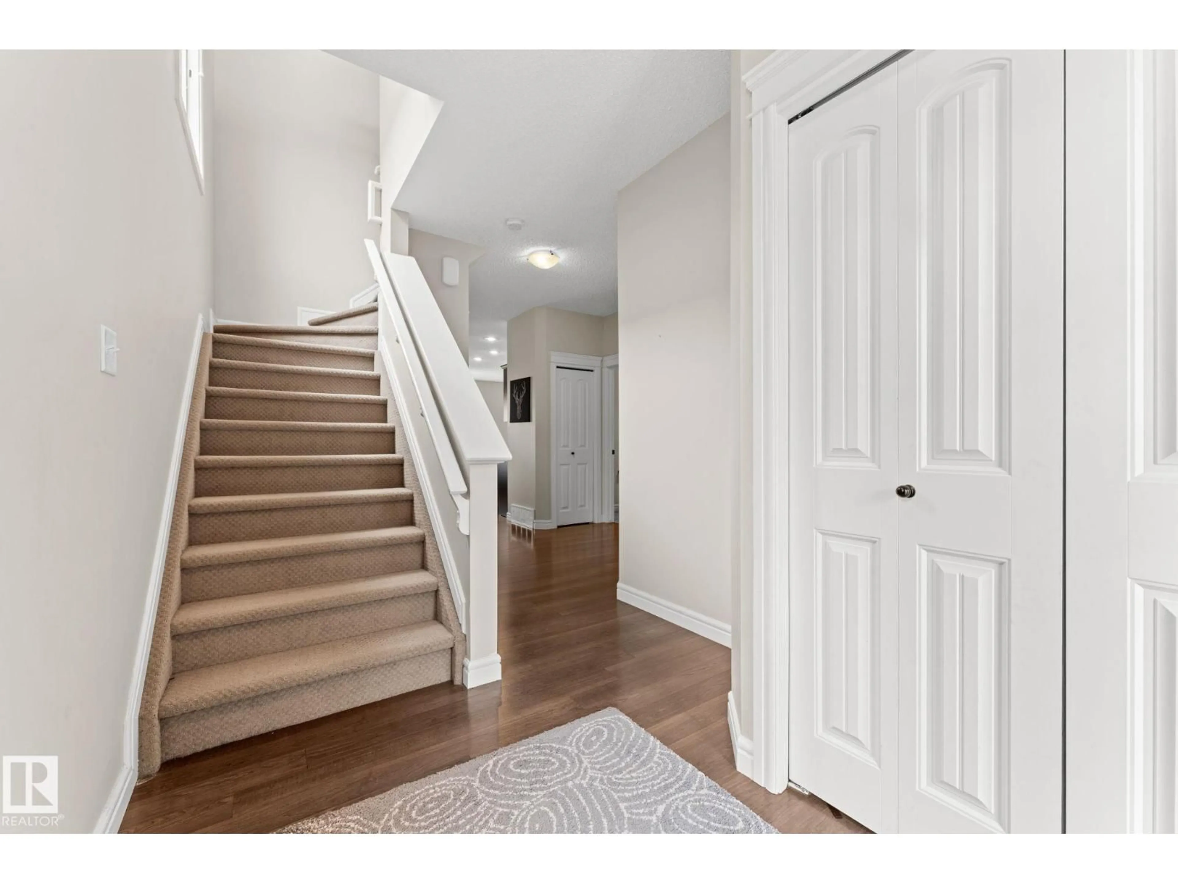 Indoor entryway for 45 MEADOWVIEW CO, Spruce Grove Alberta T7X0A6