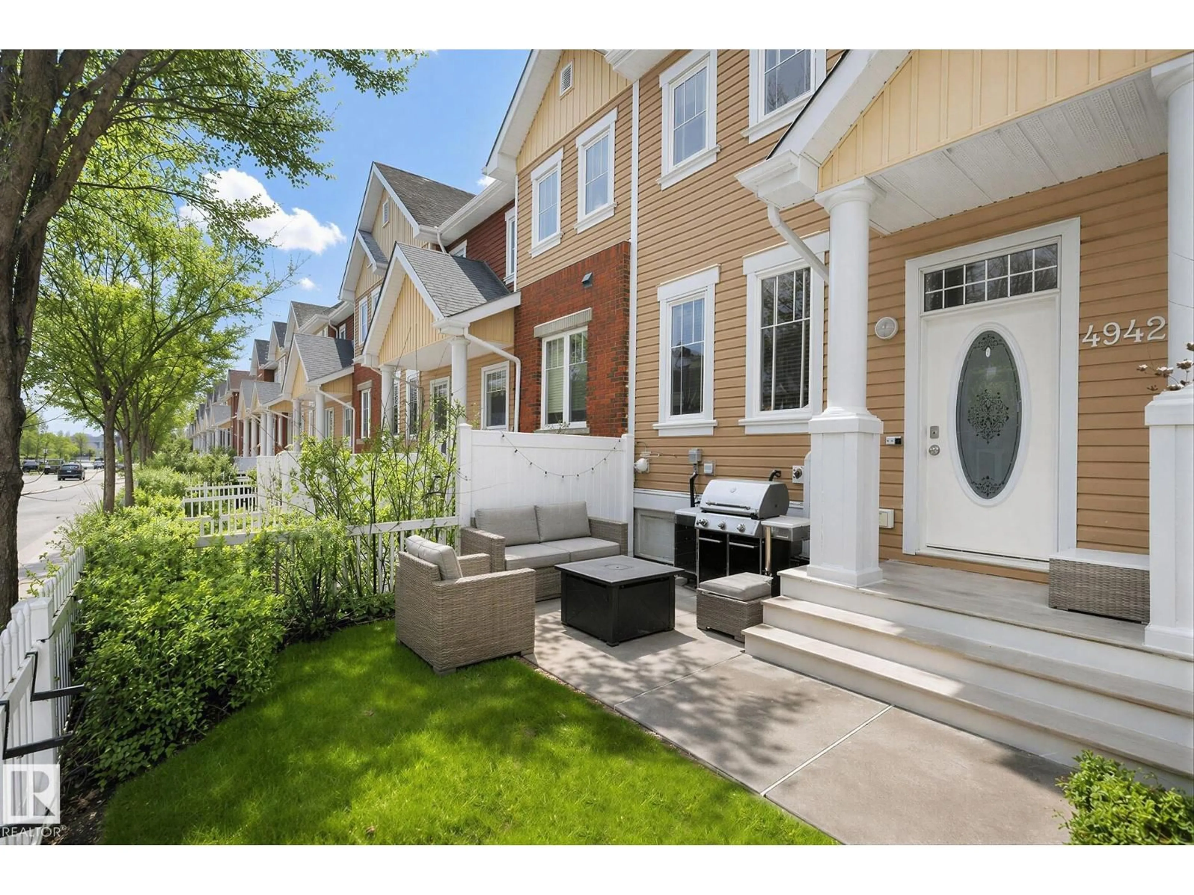 Patio, street for 4942 TERWILLEGAR CM, Edmonton Alberta T6R0S3