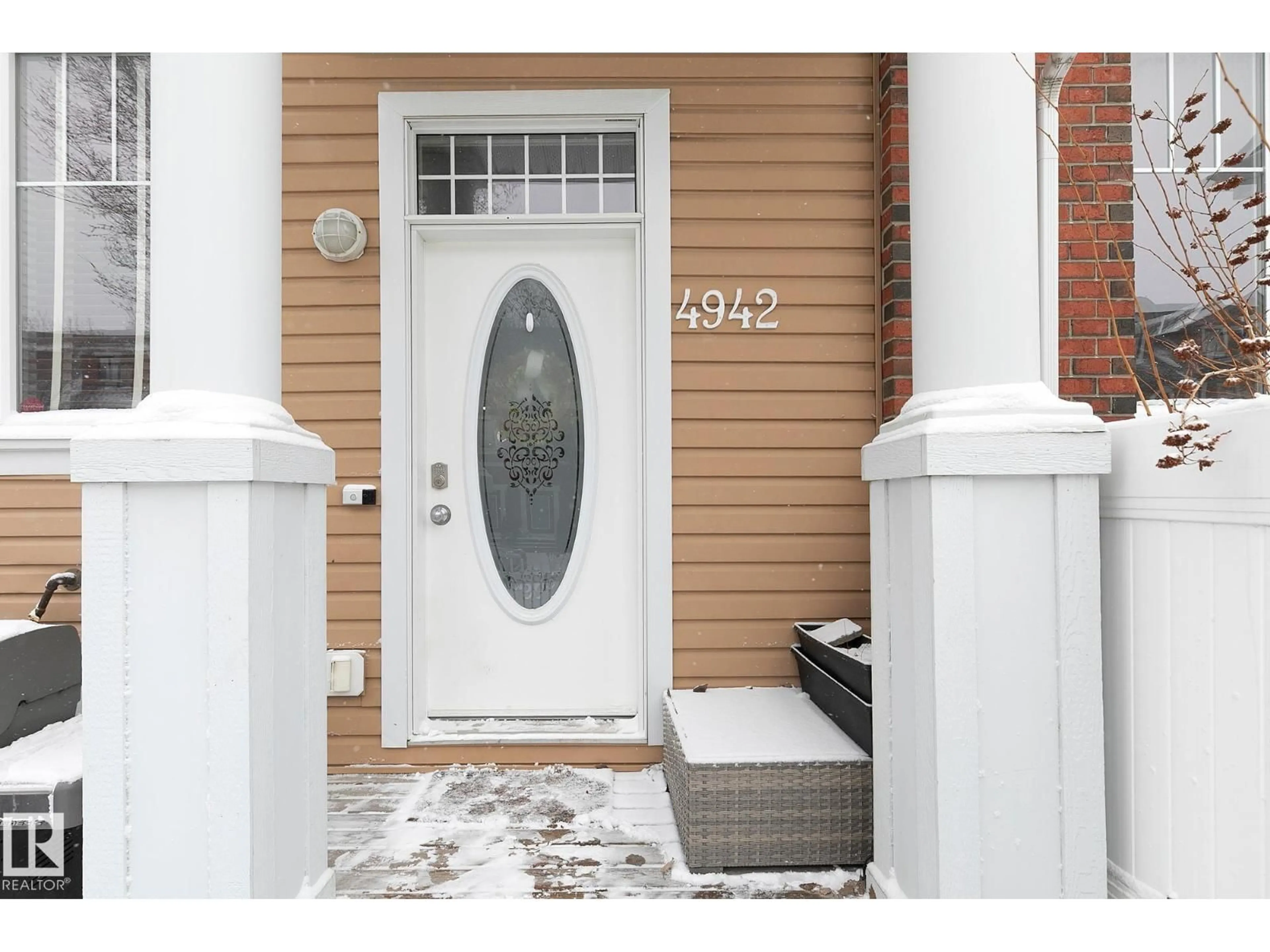Indoor entryway for 4942 TERWILLEGAR CM, Edmonton Alberta T6R0S3