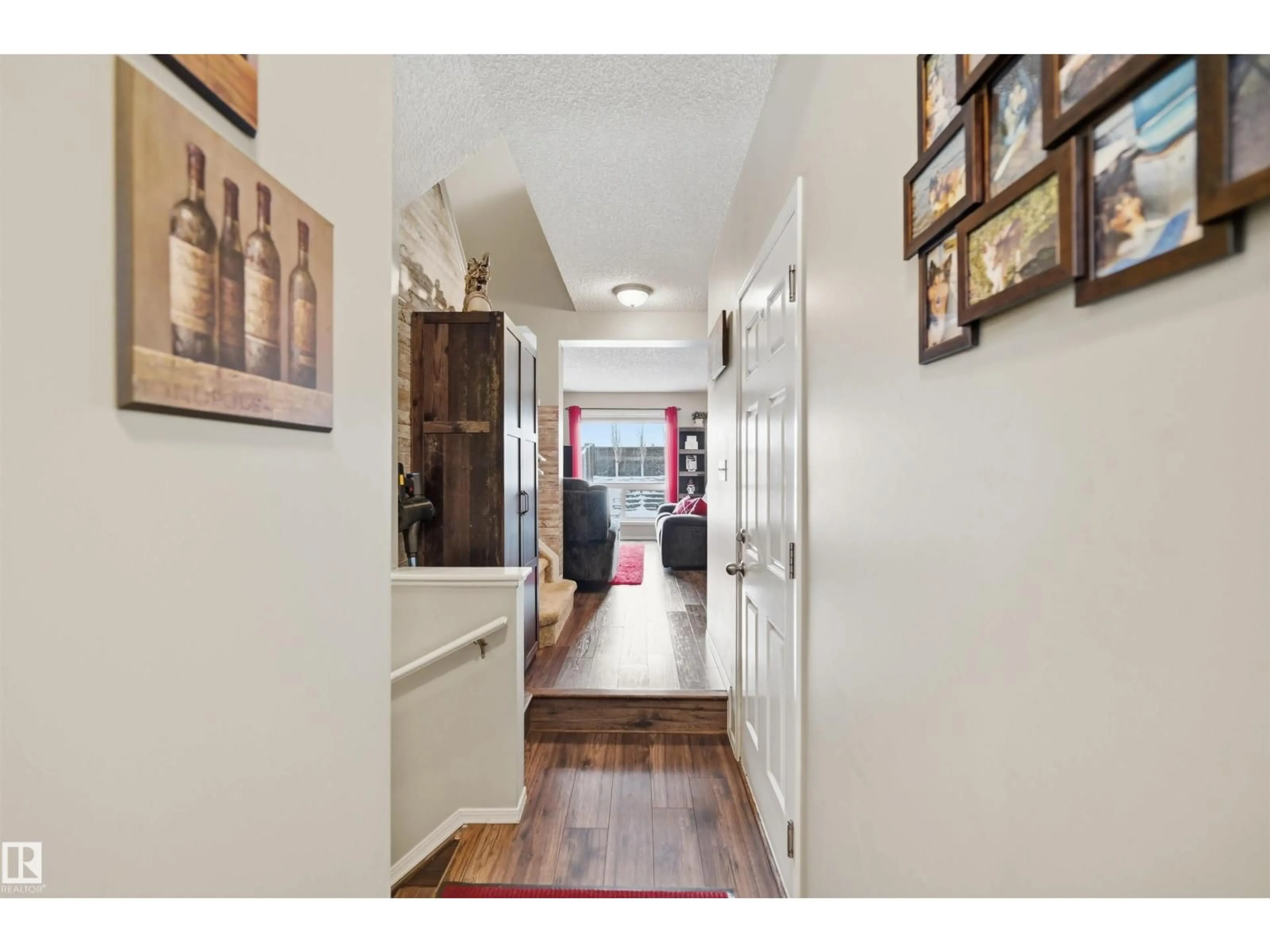 Indoor foyer for 151 GALLOWAY WD, Fort Saskatchewan Alberta T8L0B9