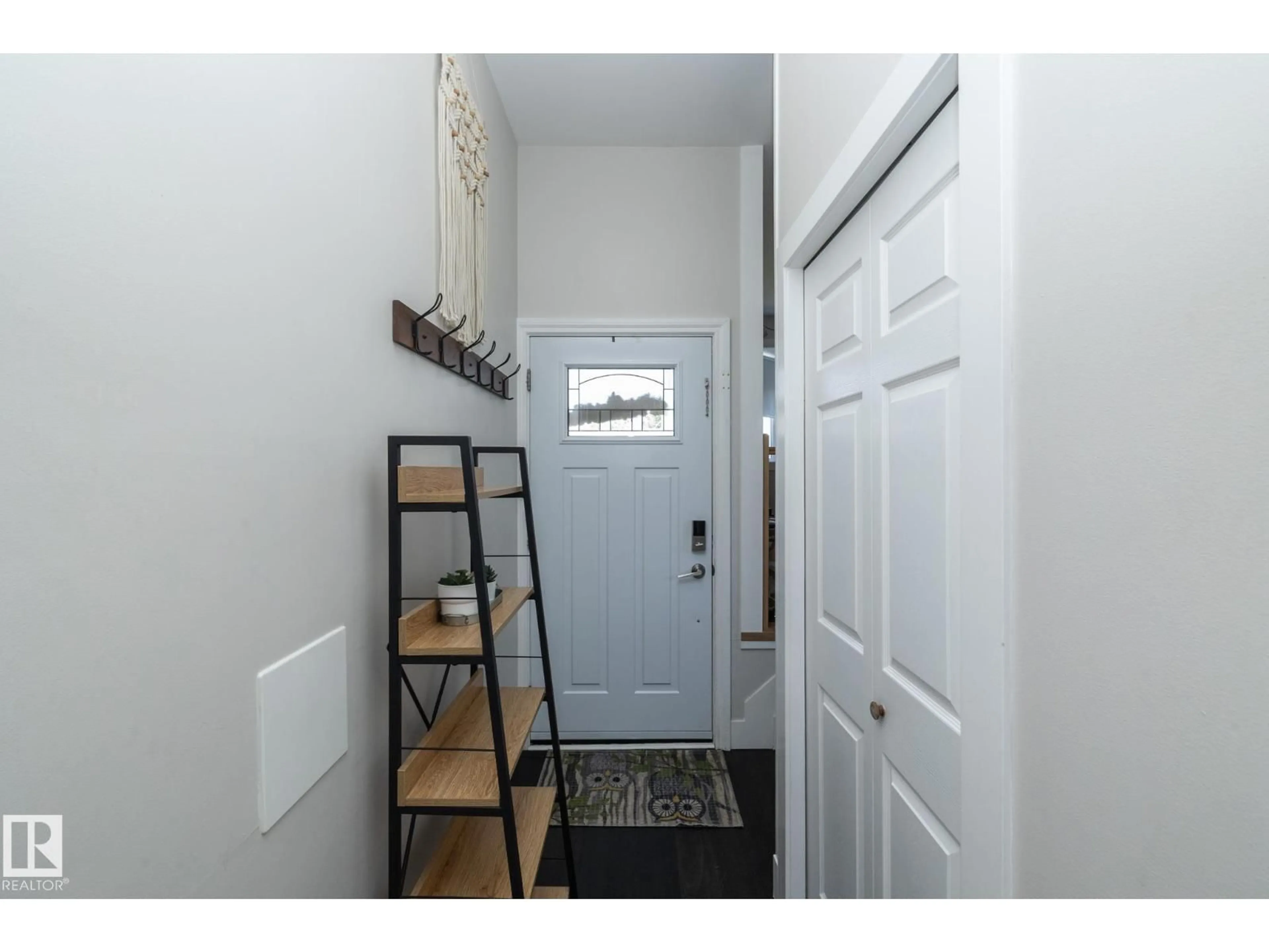 Indoor entryway for NW - 3511 33 AV, Edmonton Alberta T6L4N6