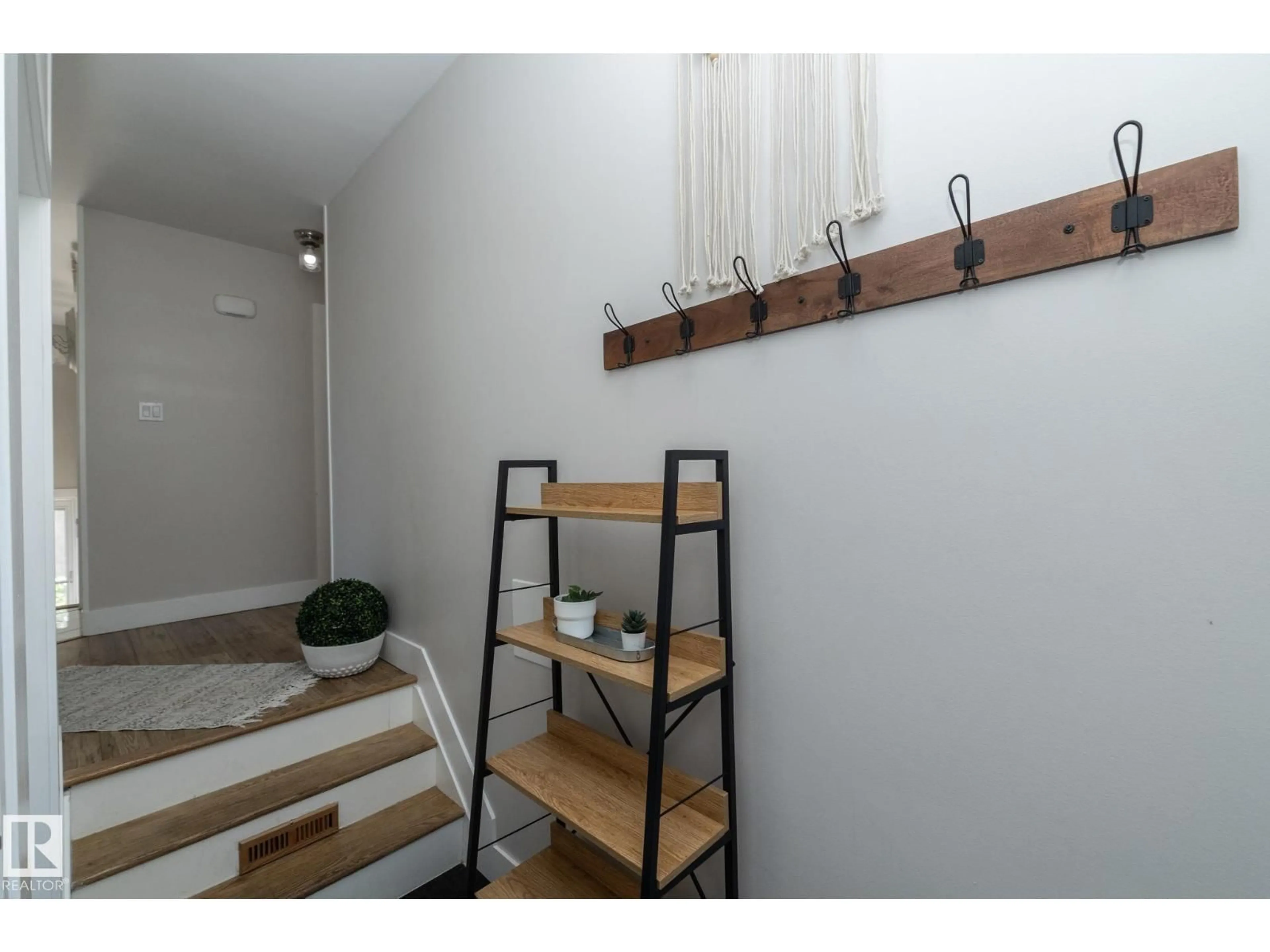 Unknown for NW - 3511 33 AV, Edmonton Alberta T6L4N6