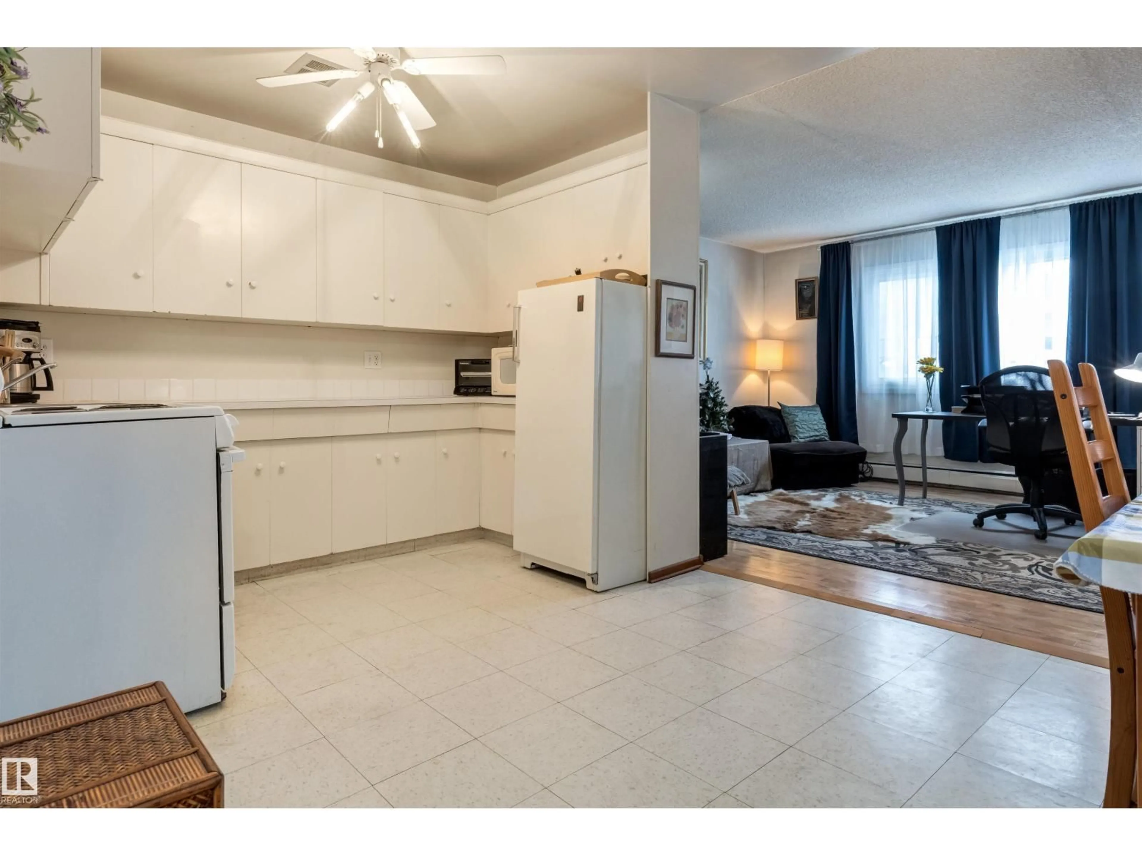 Unknown for 33 10230 122 ST NW, Edmonton Alberta T5N1L9