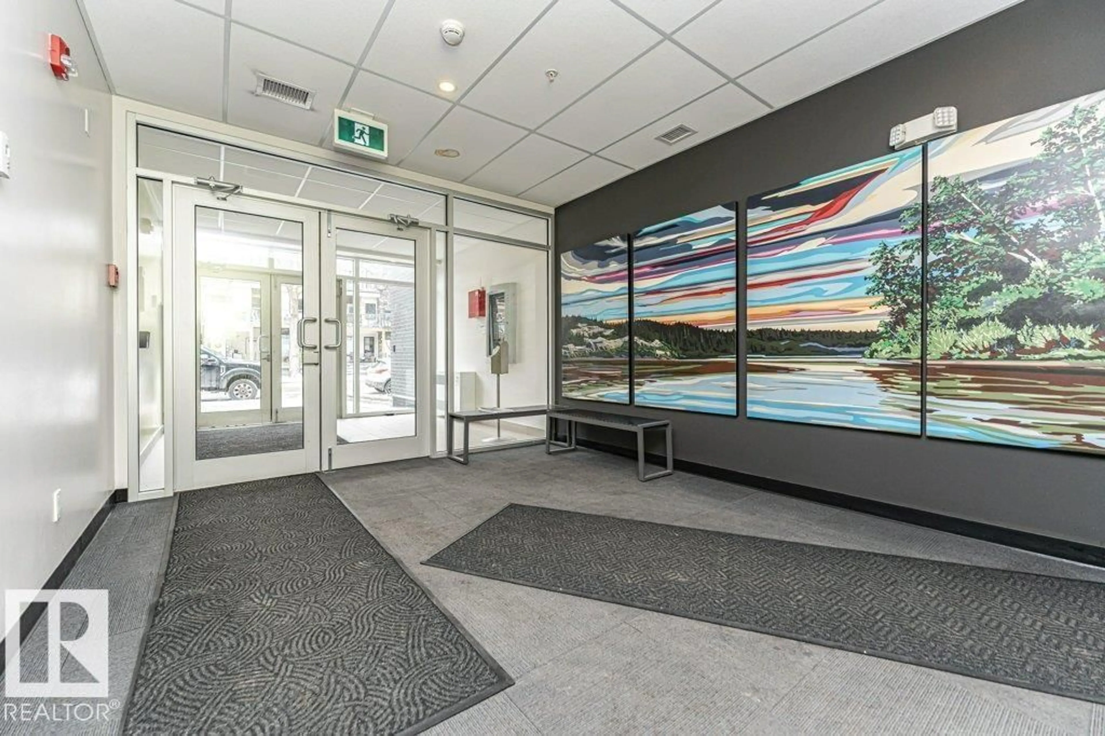 Indoor foyer for 317 - 11503 76 AV, Edmonton Alberta T6G0K6