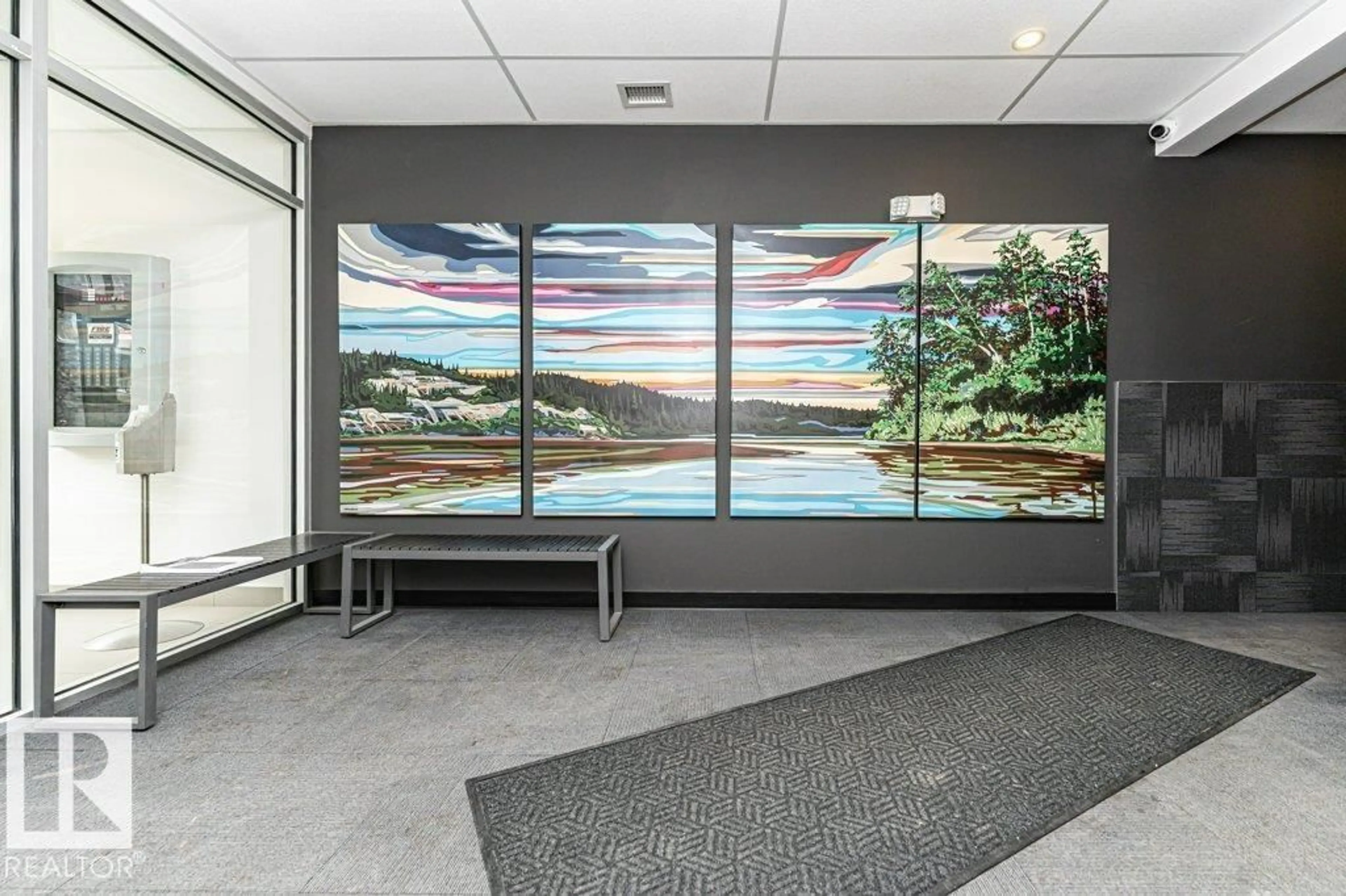 Indoor foyer for 317 - 11503 76 AV, Edmonton Alberta T6G0K6