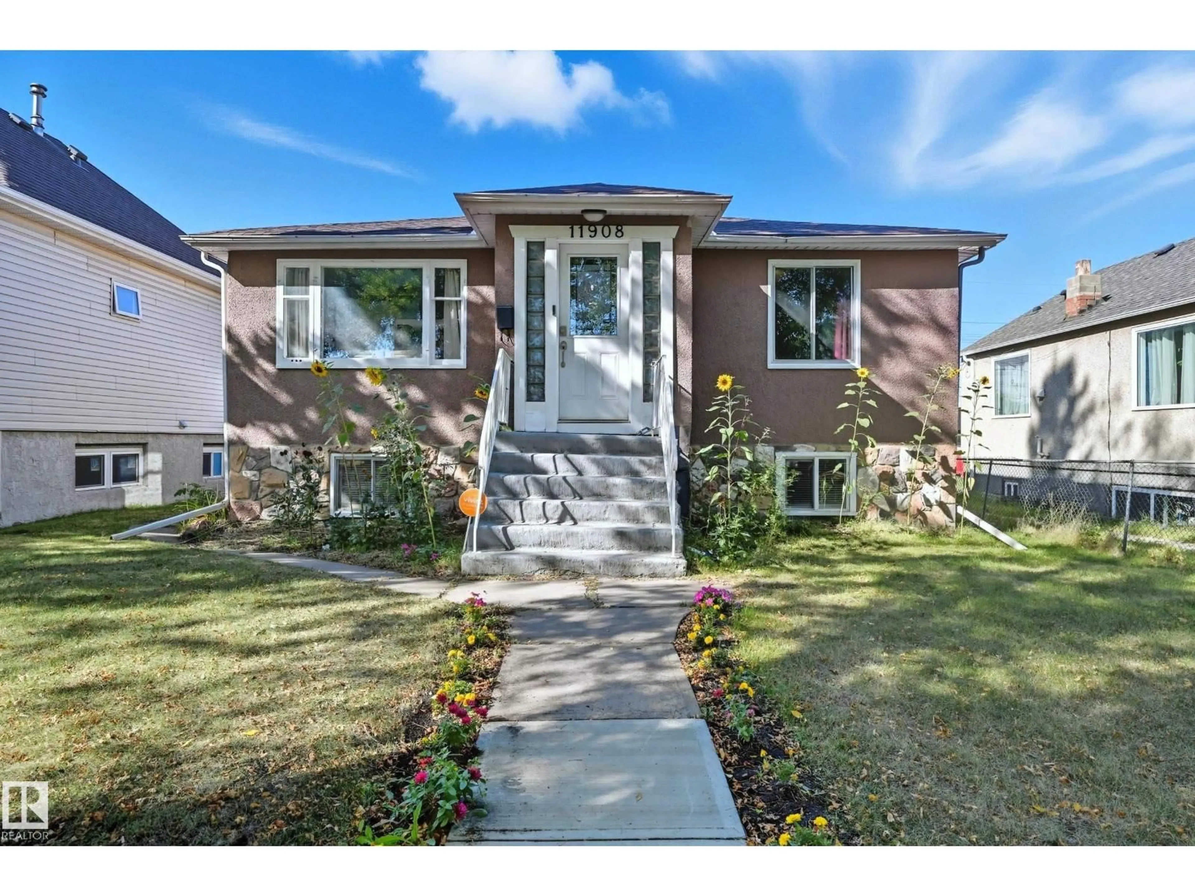 Home with vinyl exterior material, street for 11908 71 ST, Edmonton Alberta T5B1W7
