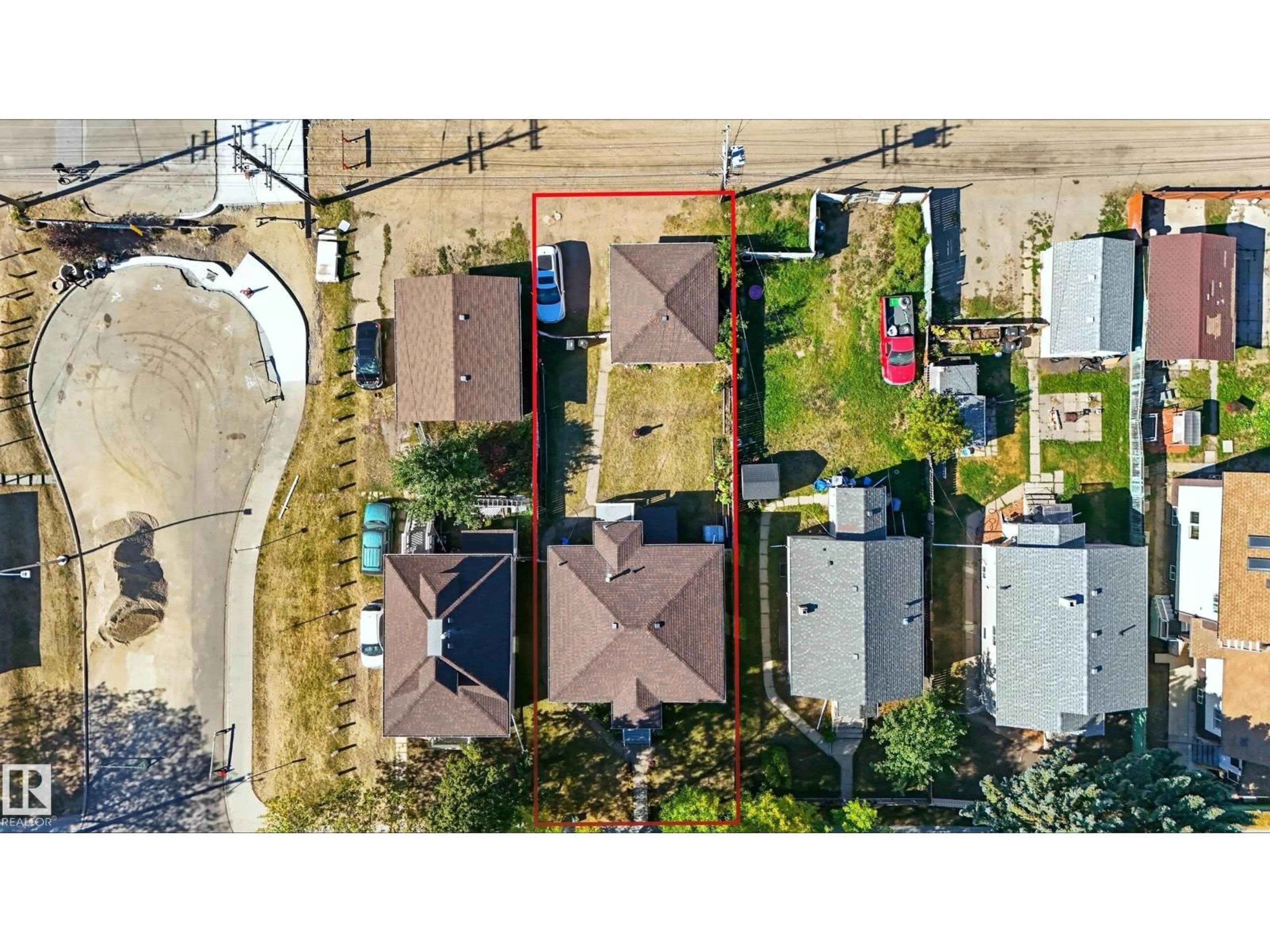 A pic from outside/outdoor area/front of a property/back of a property/a pic from drone, street for 11908 71 ST, Edmonton Alberta T5B1W7