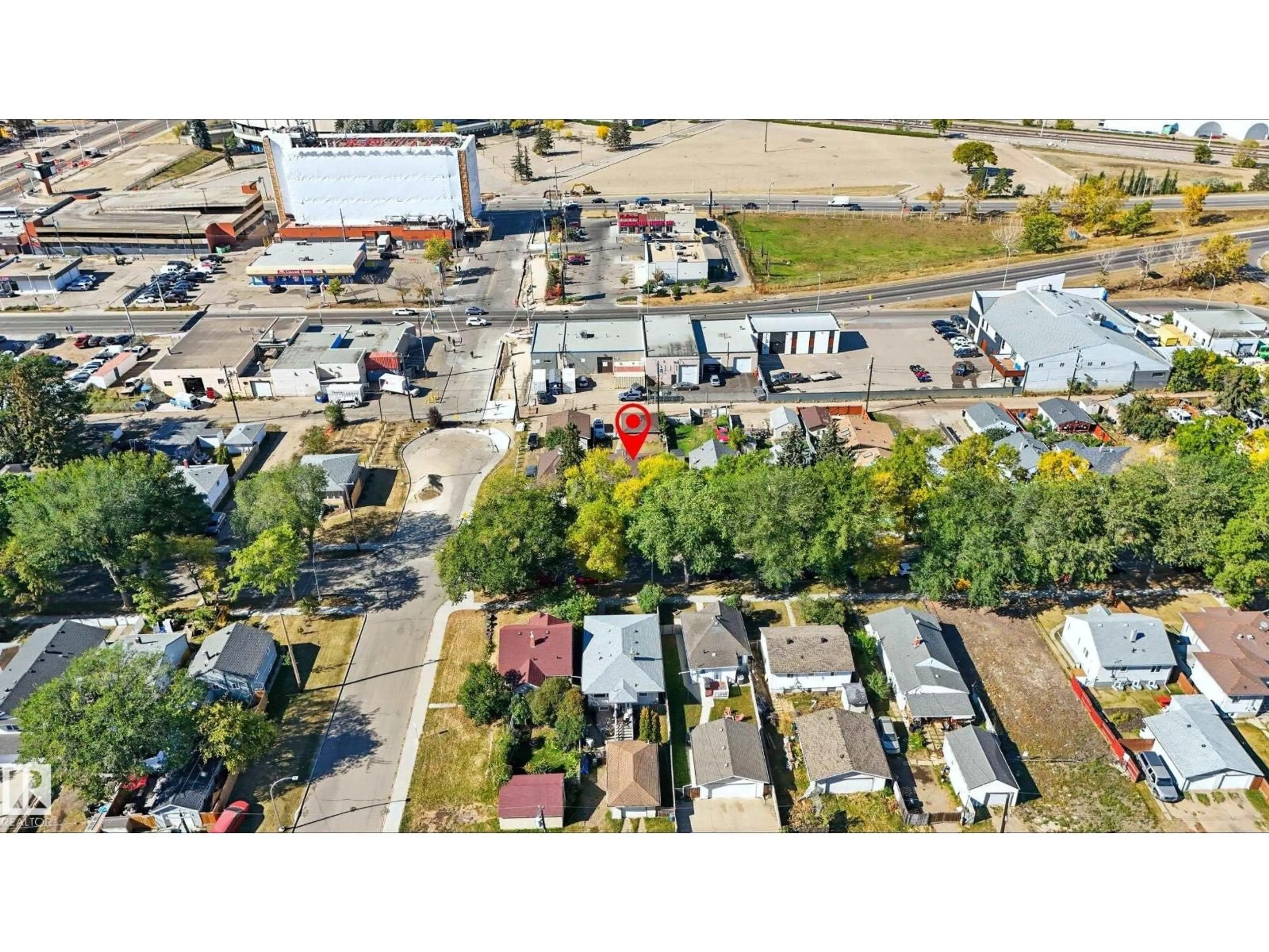 A pic from outside/outdoor area/front of a property/back of a property/a pic from drone, street for 11908 71 ST, Edmonton Alberta T5B1W7