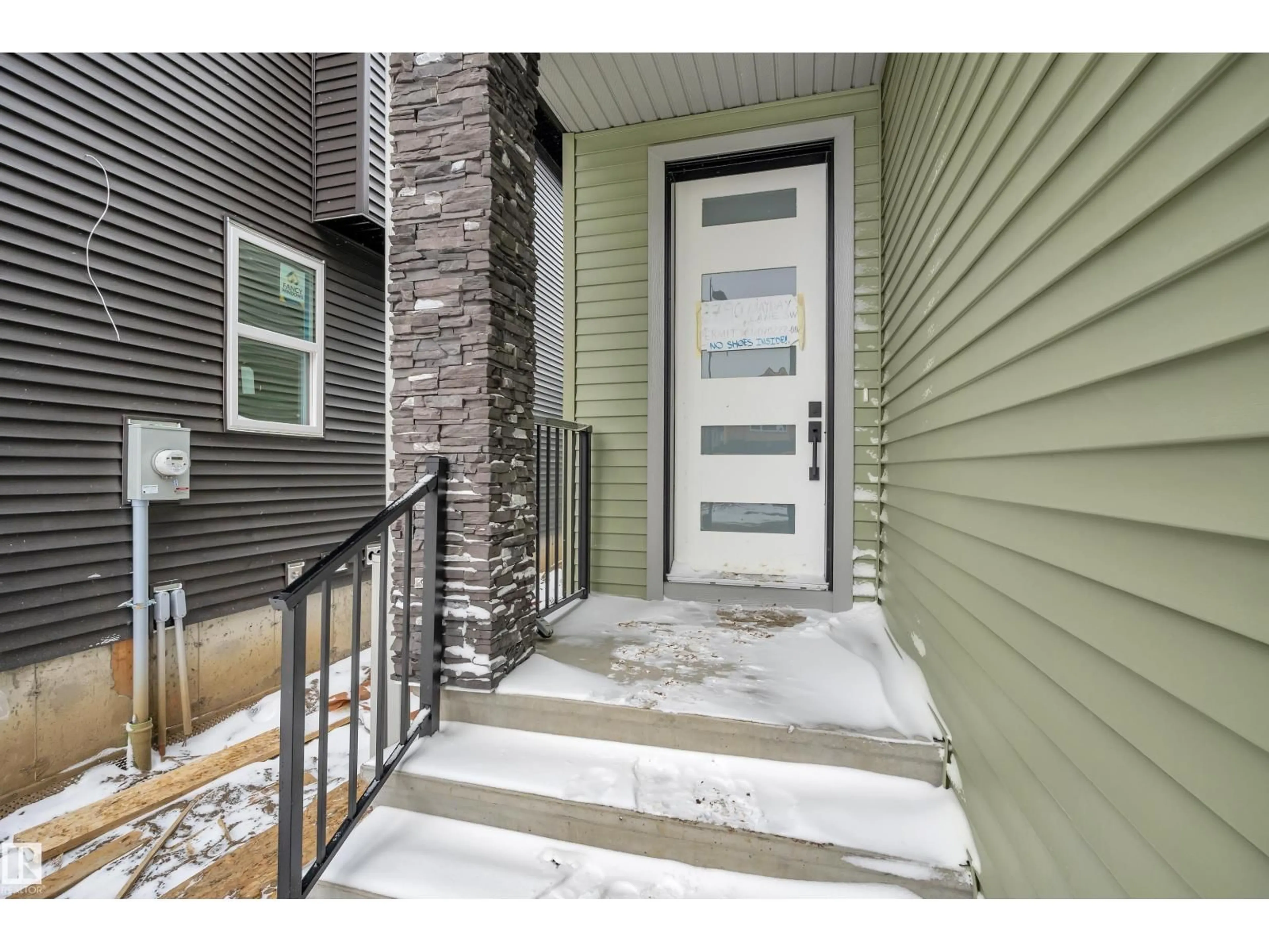 Indoor entryway for 8790 MAYDAY LN, Edmonton Alberta T6X3L2