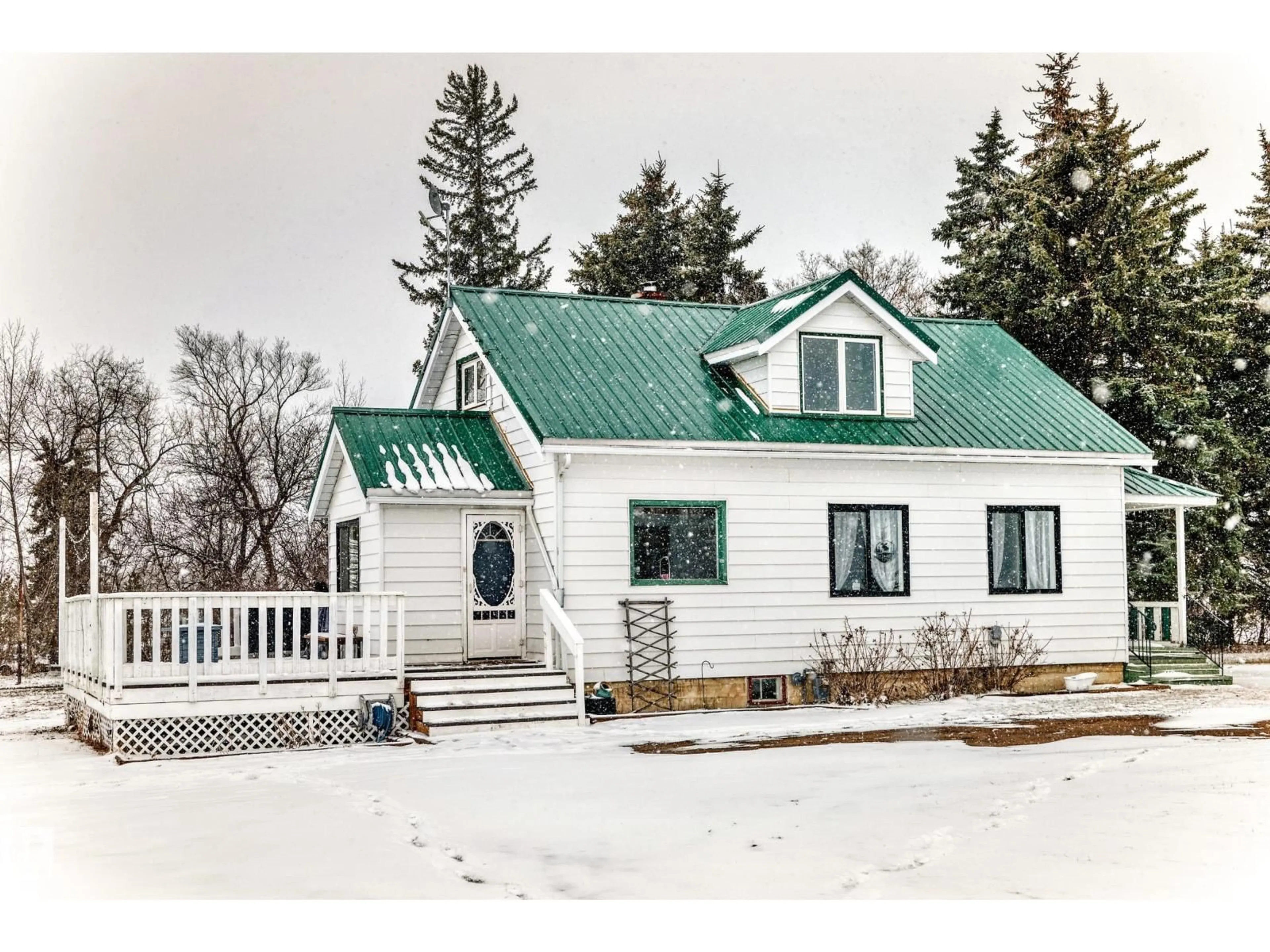 Home with vinyl exterior material, street for 24523 TWP ROAD 582, Rural Sturgeon County Alberta T0G1L2