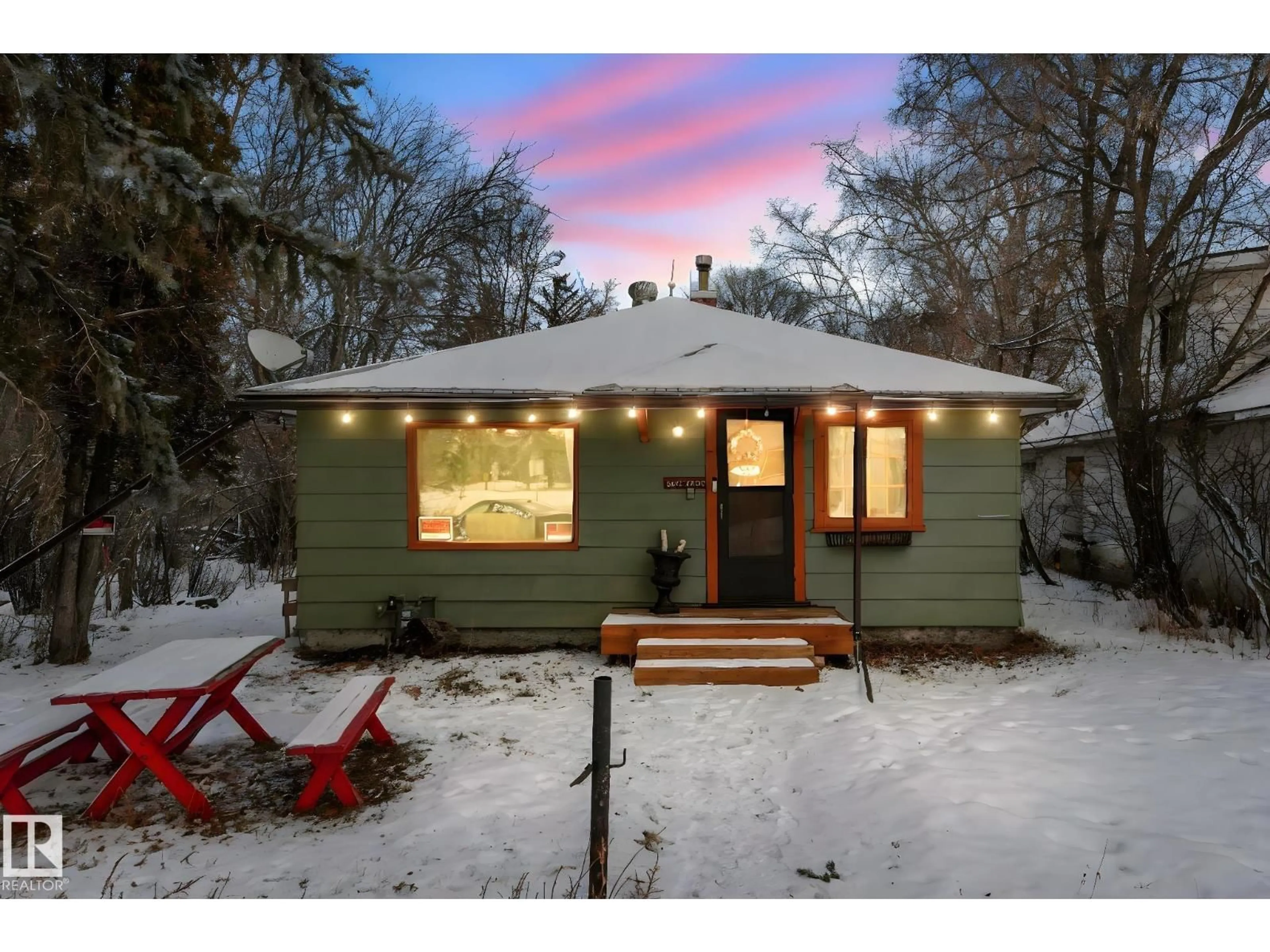 Unknown for 5043 48 ST, Sylvan Lake Alberta T4S1C6