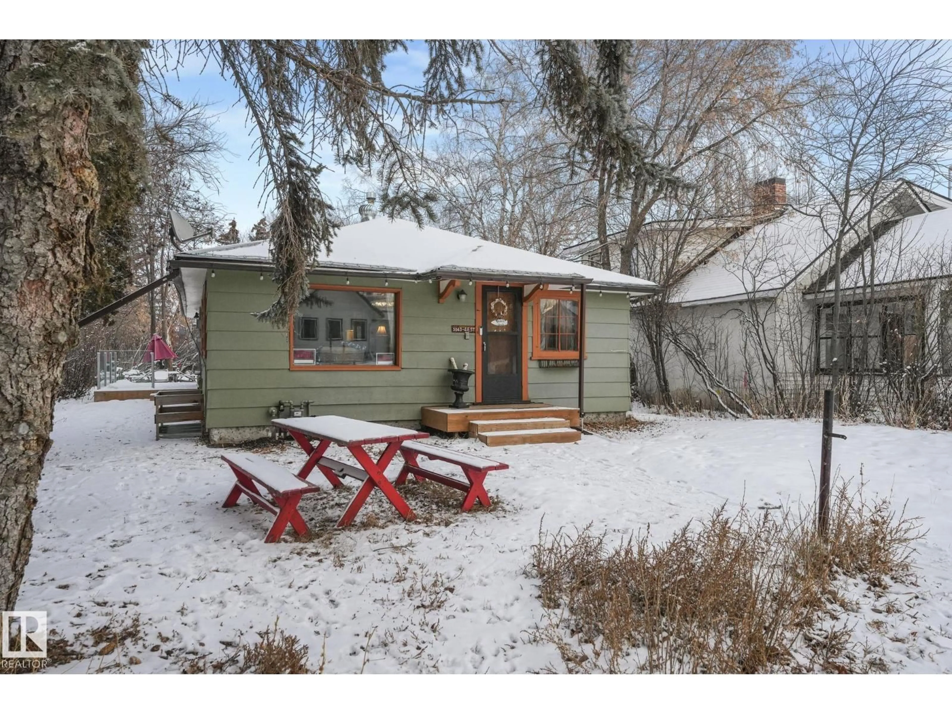 Shed for 5043 48 ST, Sylvan Lake Alberta T4S1C6